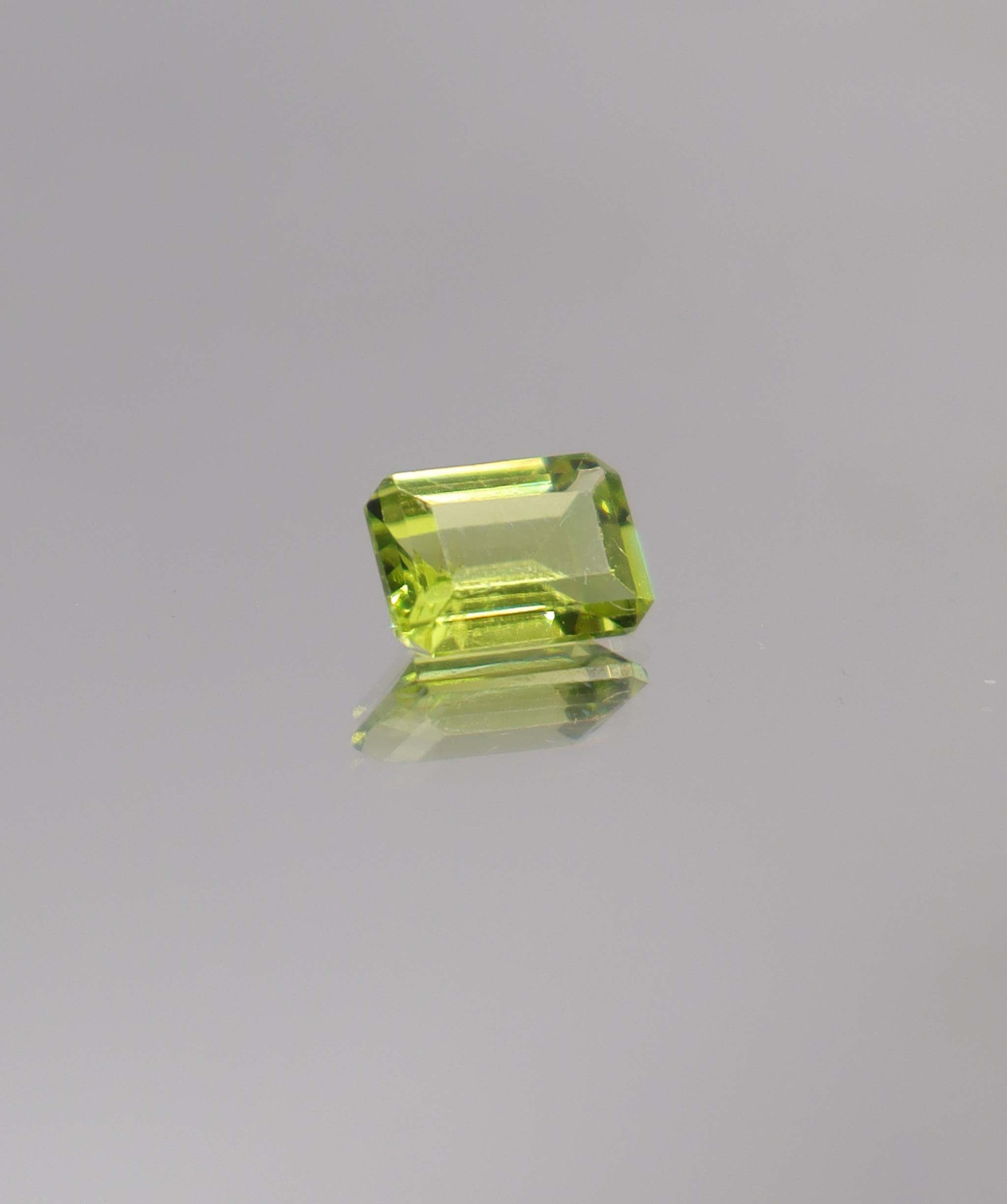 Luxury Promise 1.43ct Peridot Emerald DXBCS0046