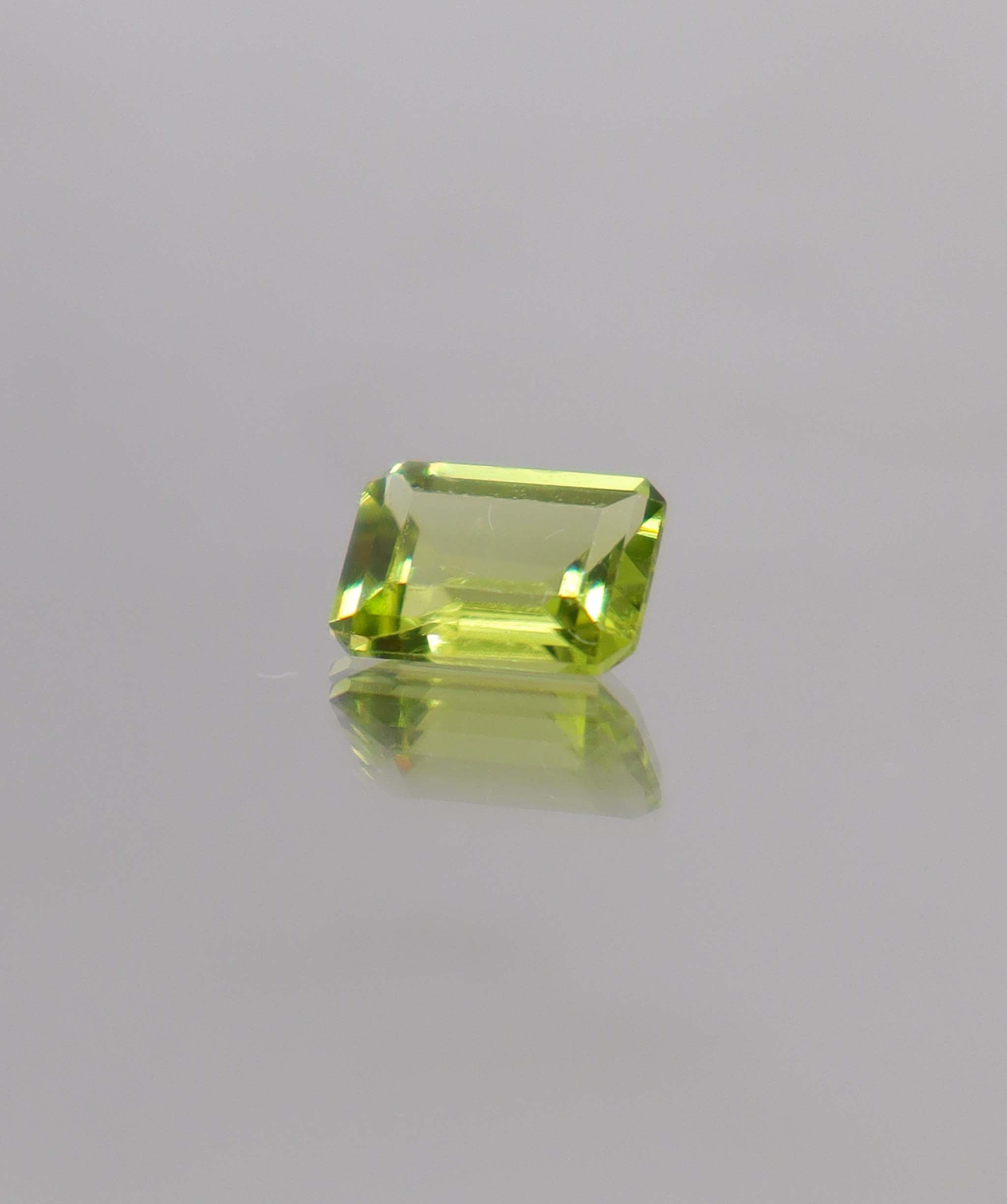 Luxury Promise 1.43ct Peridot Emerald DXBCS0046