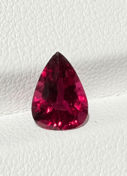 Luxury Promise 1.43ct Pinkish-red Rubellite tourmaline (from Mozambique) DXBCS4357