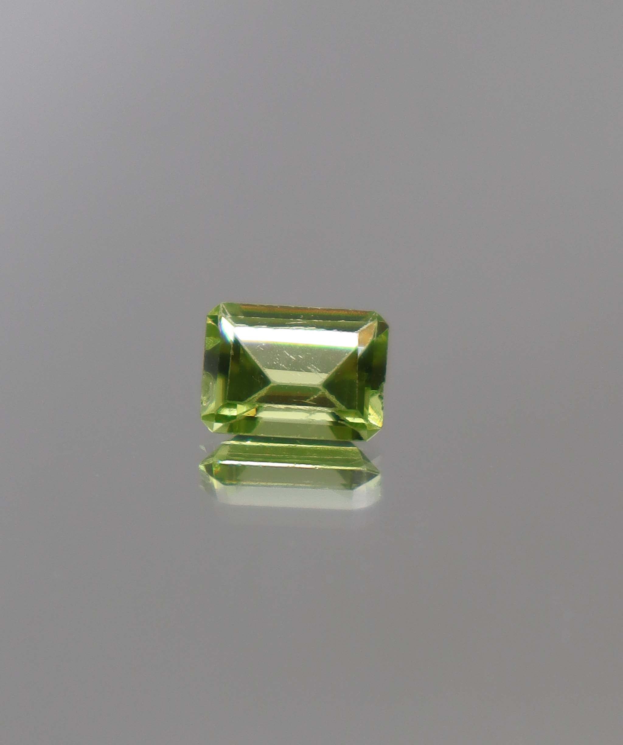 Luxury Promise 1.47ct Peridot Emerald DXBCS2288