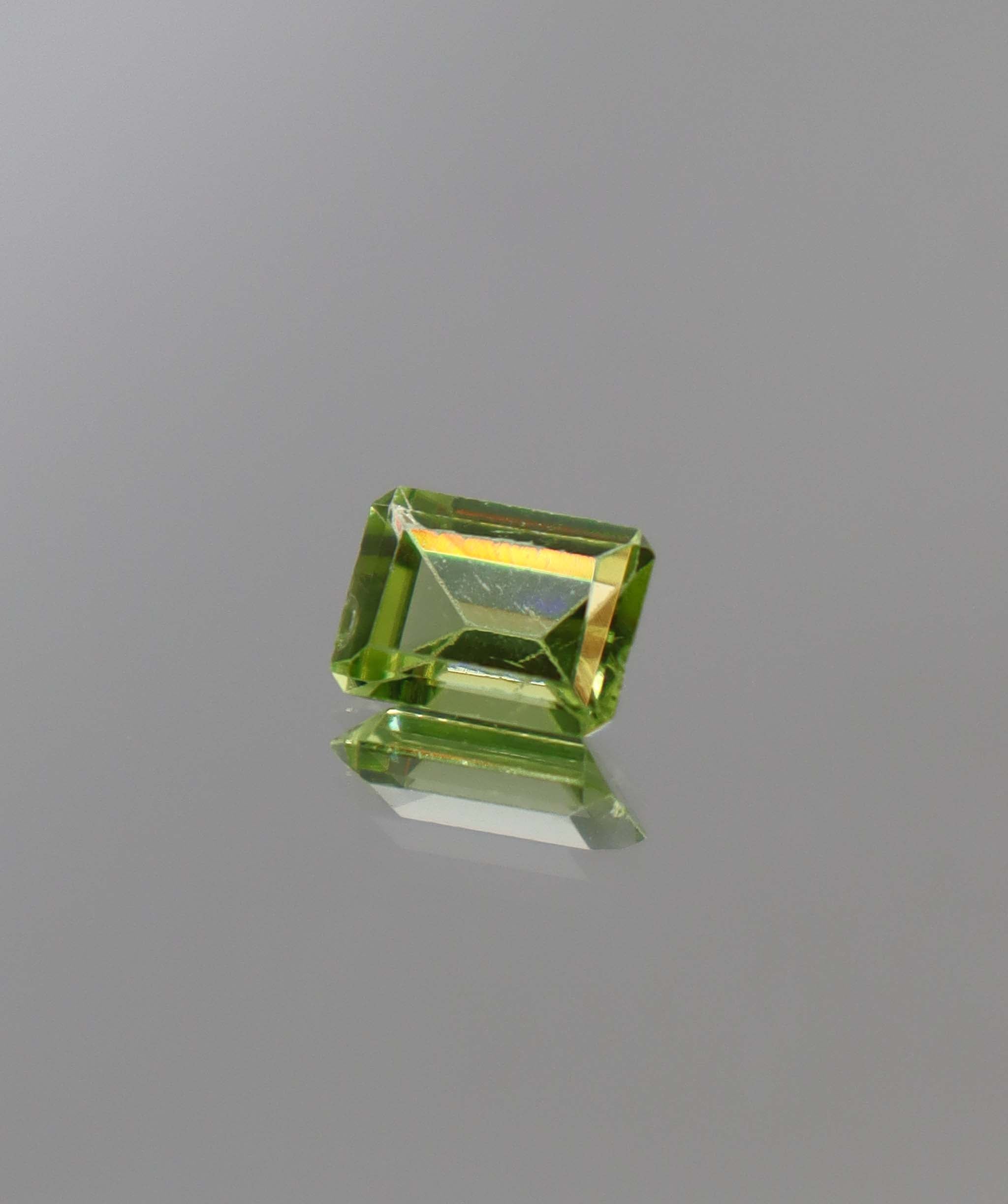 Luxury Promise 1.47ct Peridot Emerald DXBCS2288