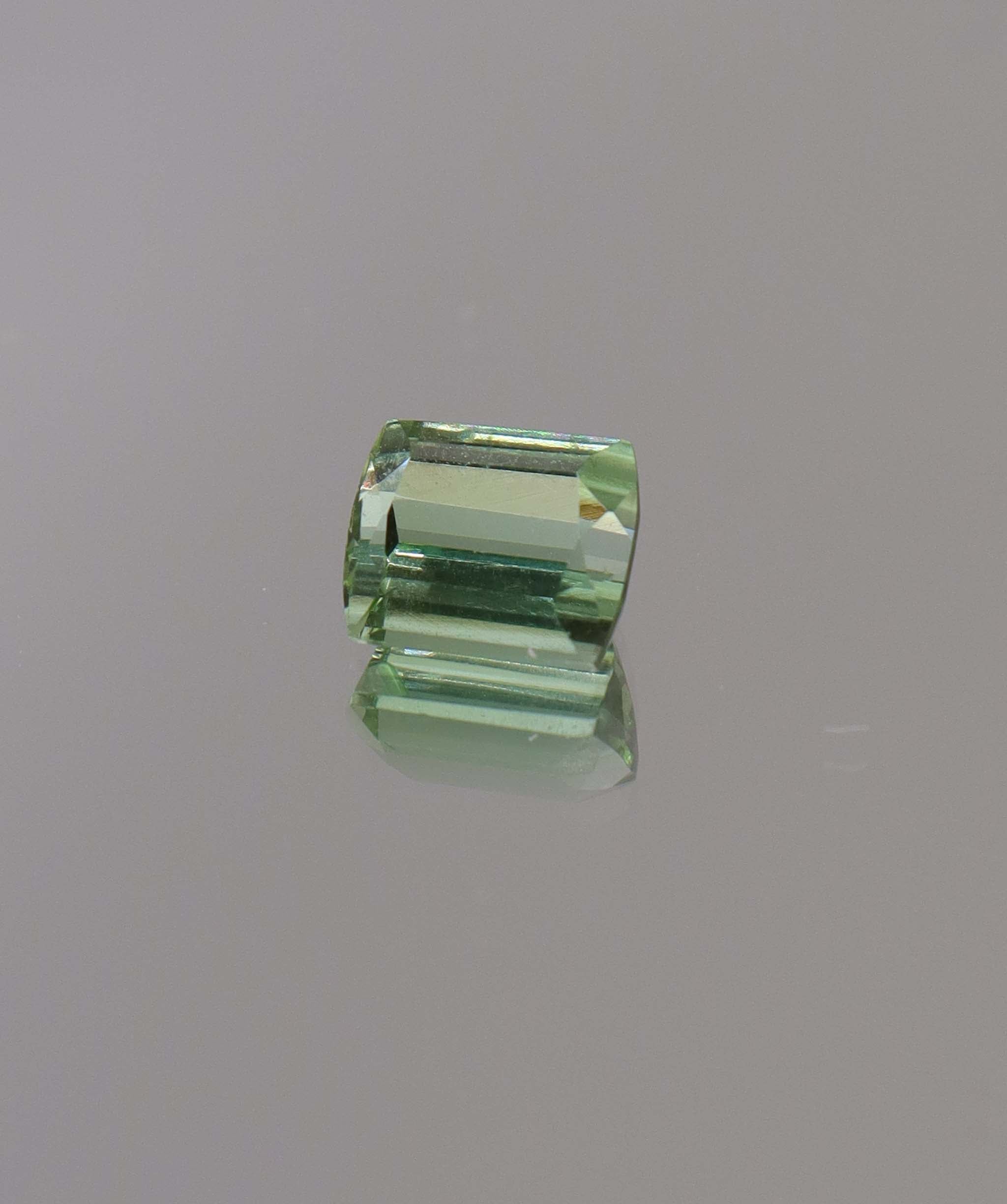 Luxury Promise 1.55ct Green Tourmaline single DXBCS1097