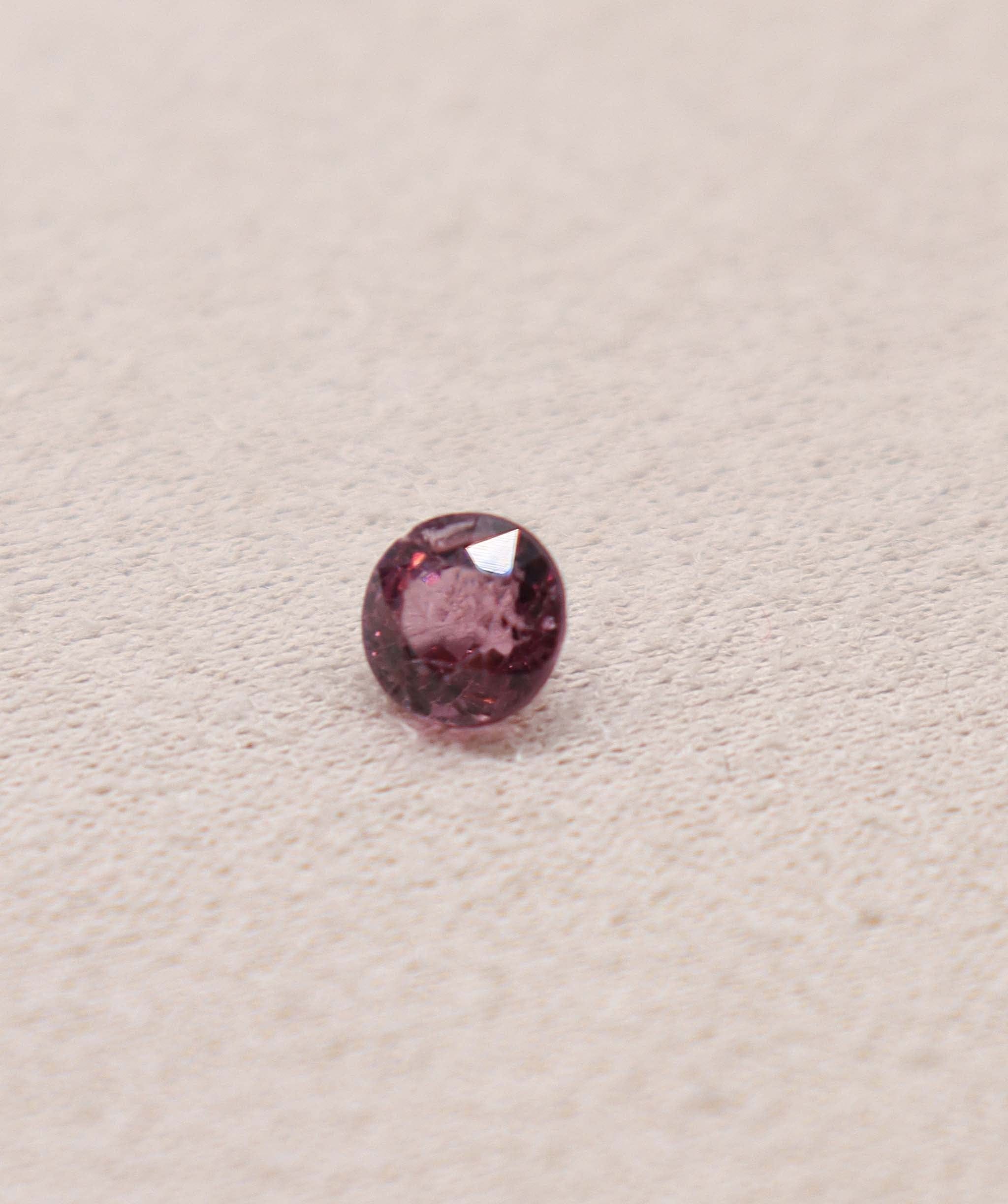 Luxury Promise 1.55ct Pink Round Spinel DXBS4954
