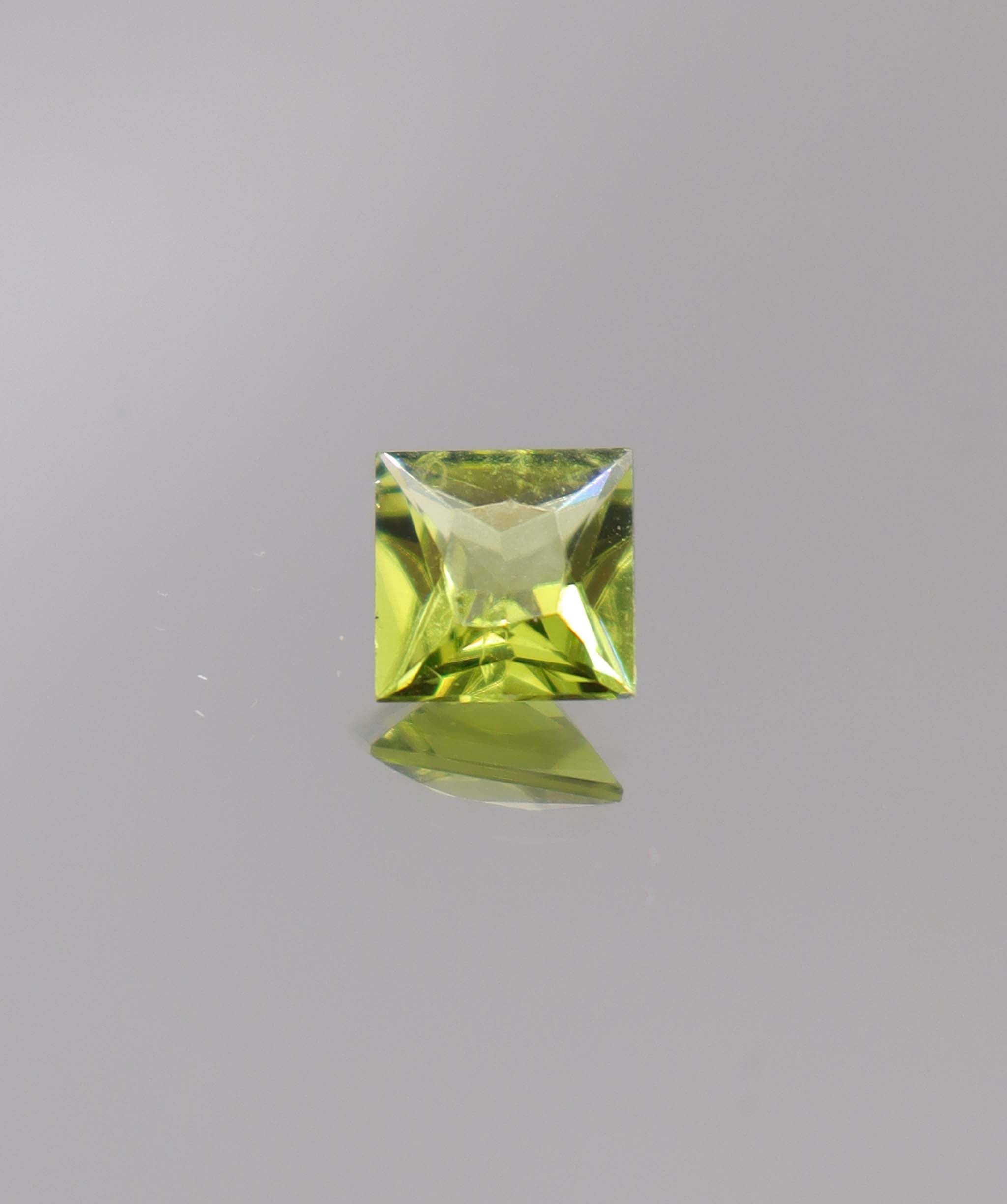 Luxury Promise 1.57ct Peridot Princess DXBCS0041