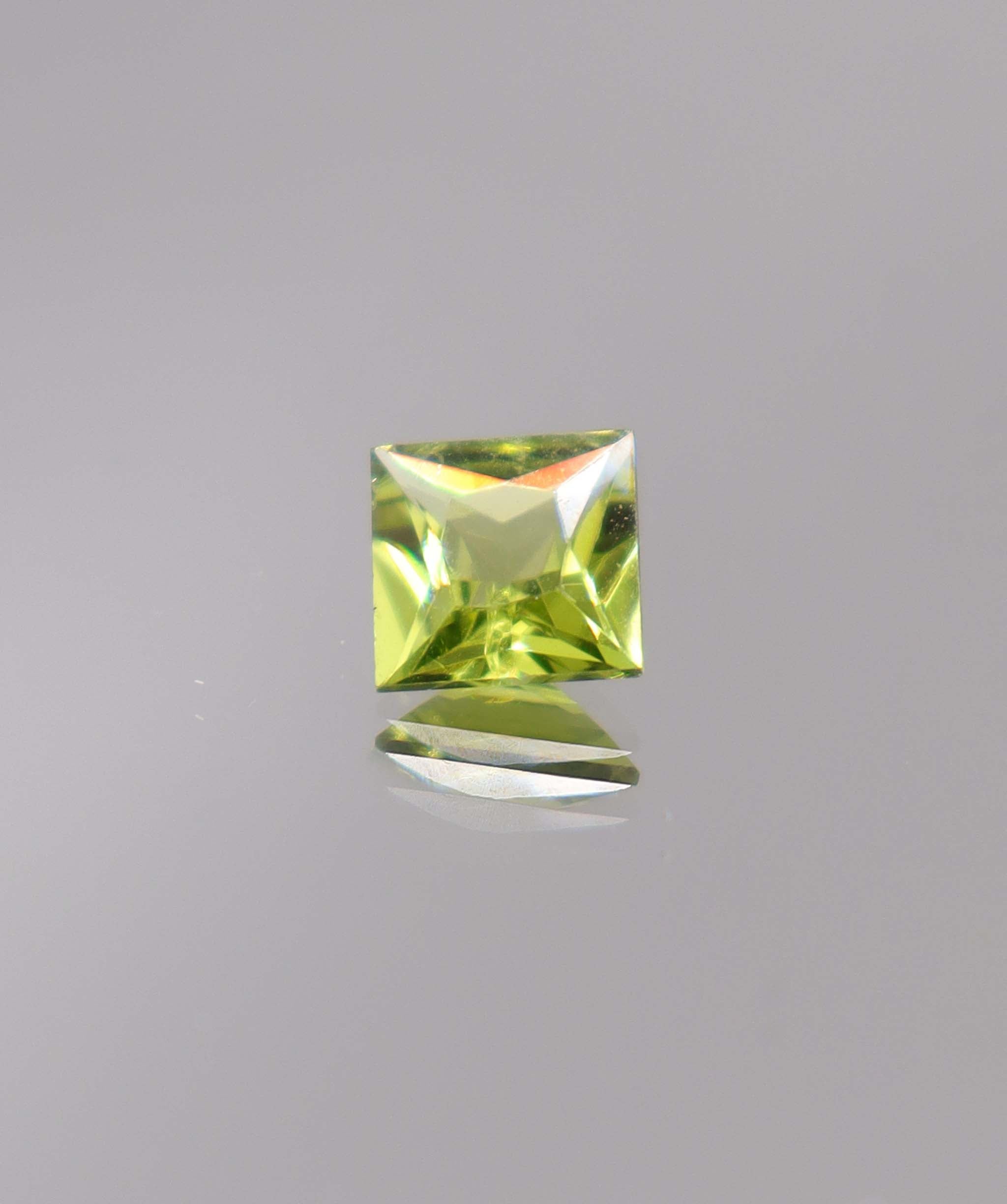 Luxury Promise 1.57ct Peridot Princess DXBCS0041