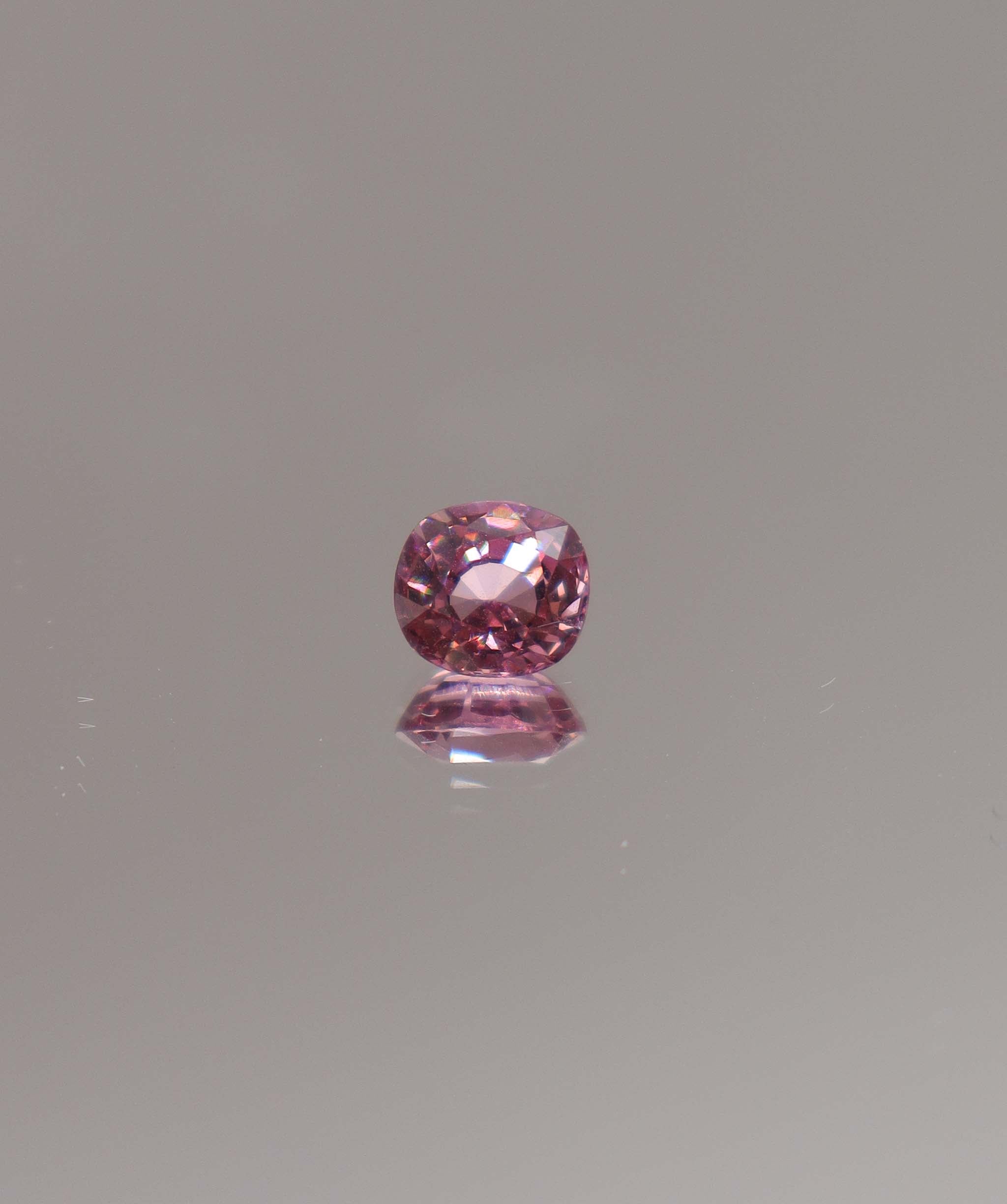 Luxury Promise 1.58cts pink spinel DXBS4650