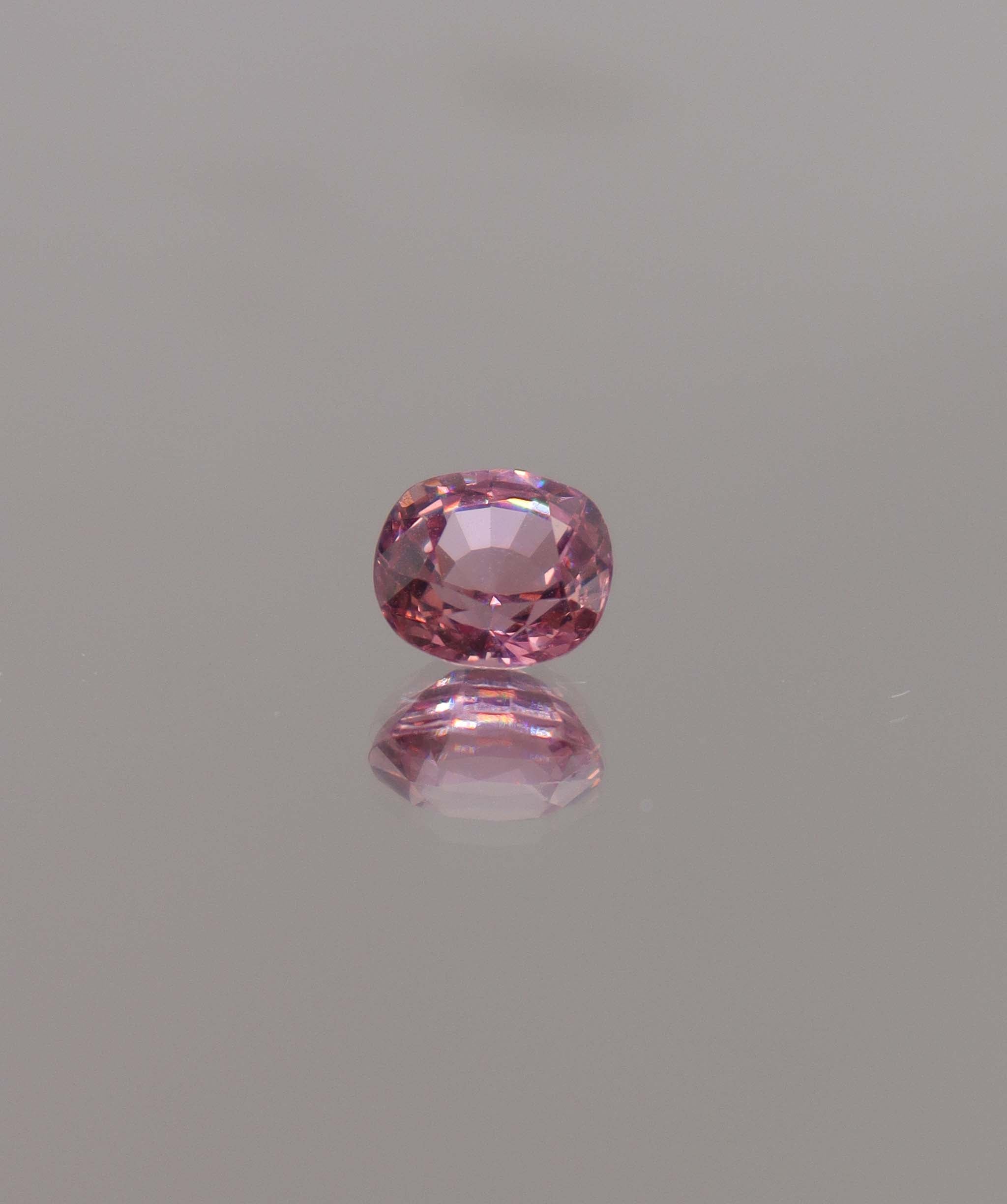 Luxury Promise 1.58cts pink spinel DXBS4650