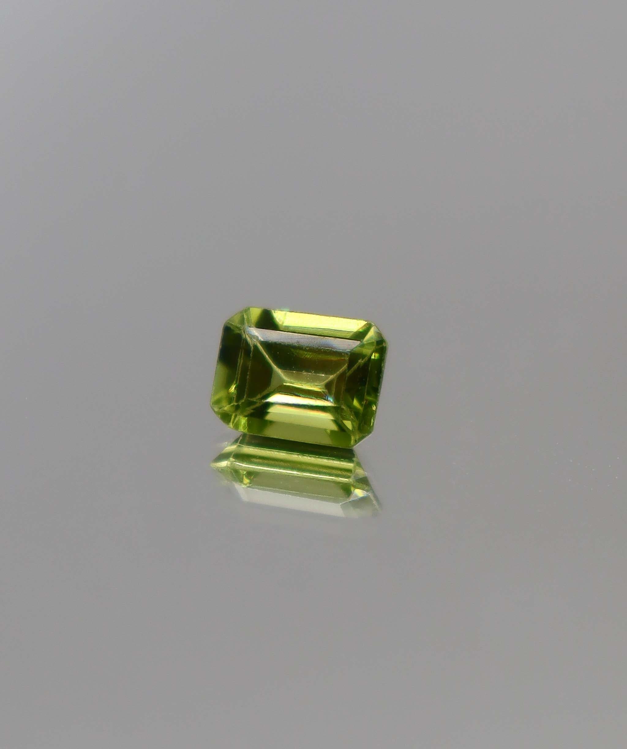 Luxury Promise 1.67ct Peridot Emerald  DXBCS2434