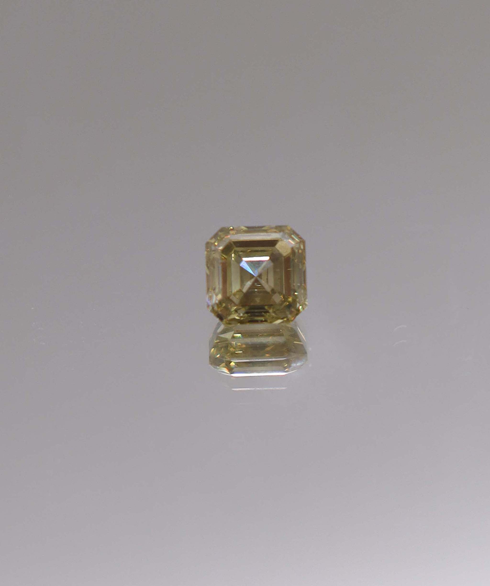Luxury Promise 1.6CT APPLE GREEN ASHER DIAMOND DXBN0477