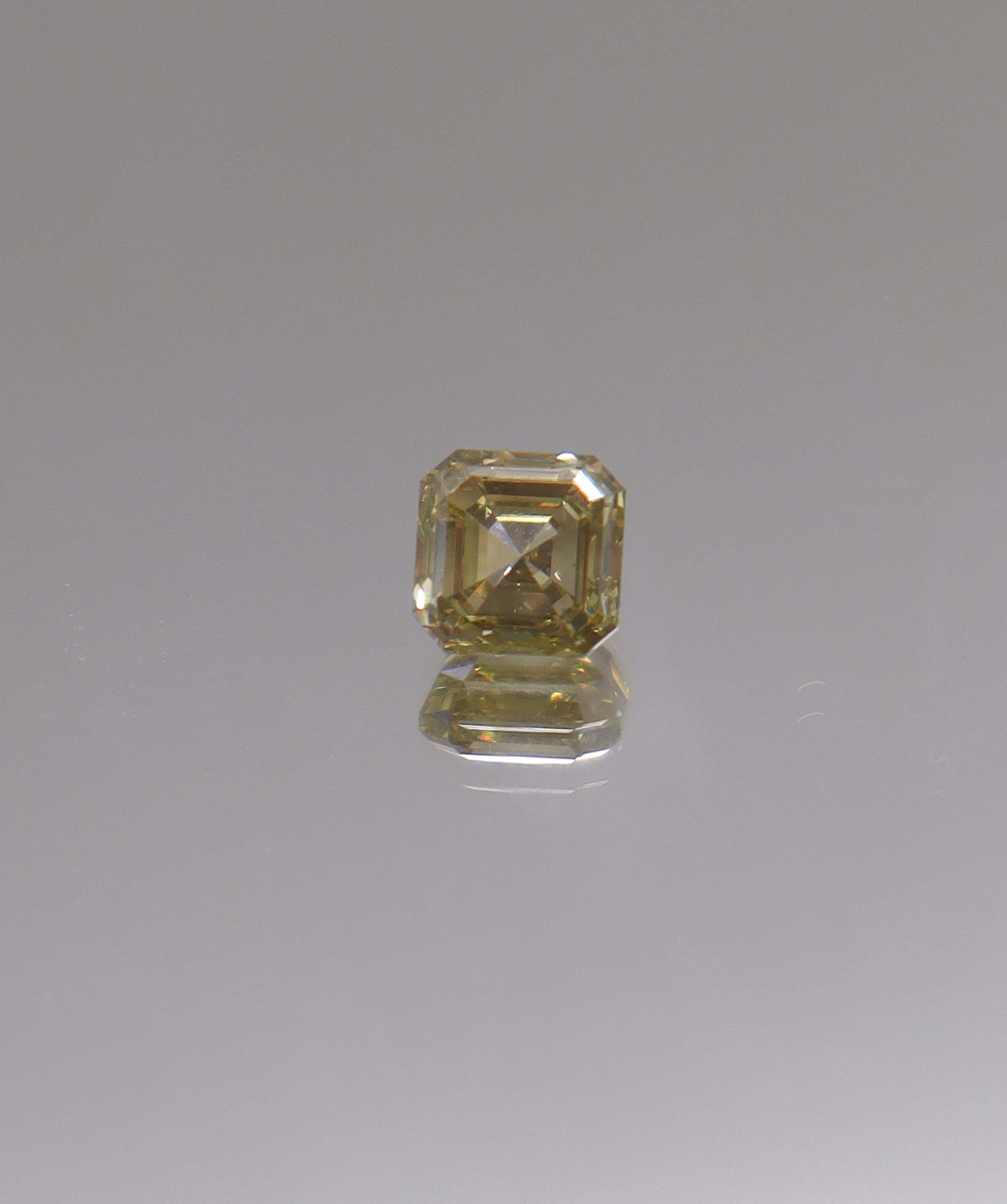 Luxury Promise 1.6CT APPLE GREEN ASHER DIAMOND DXBN0477