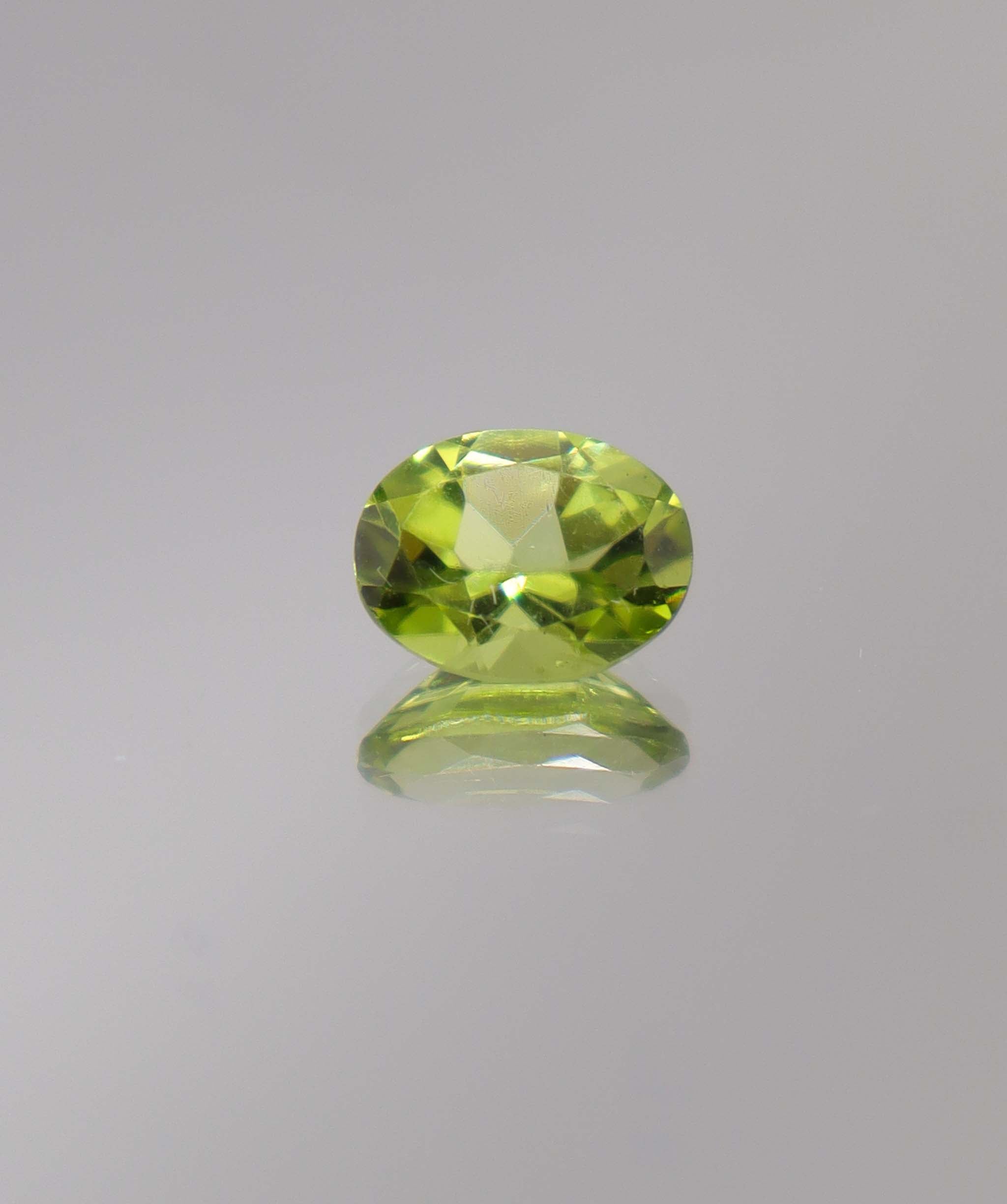 Luxury Promise 1.74ct Peridot Oval DXBCS0054