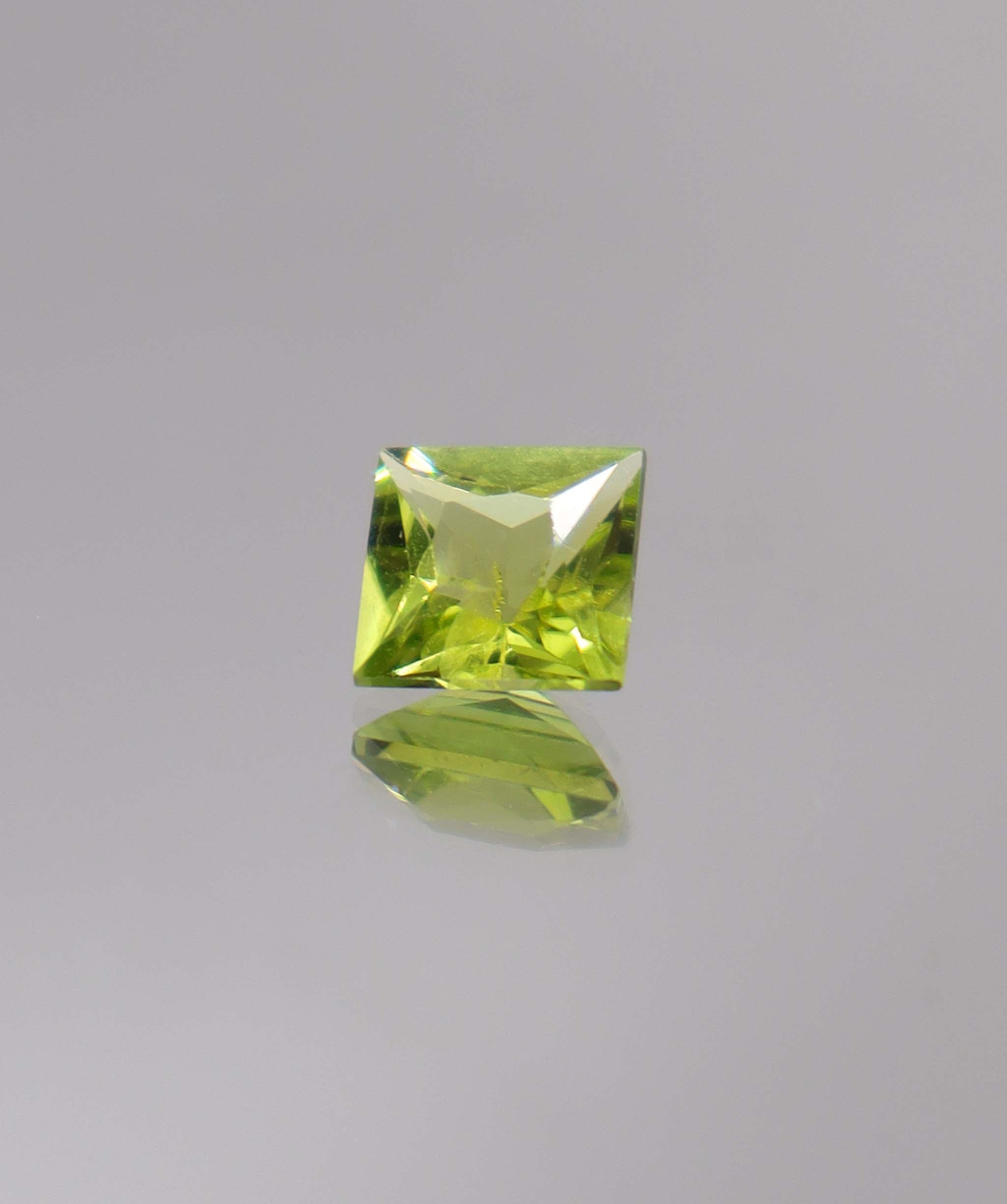 Luxury Promise 1.77ct Peridot Princess DXBCS0039