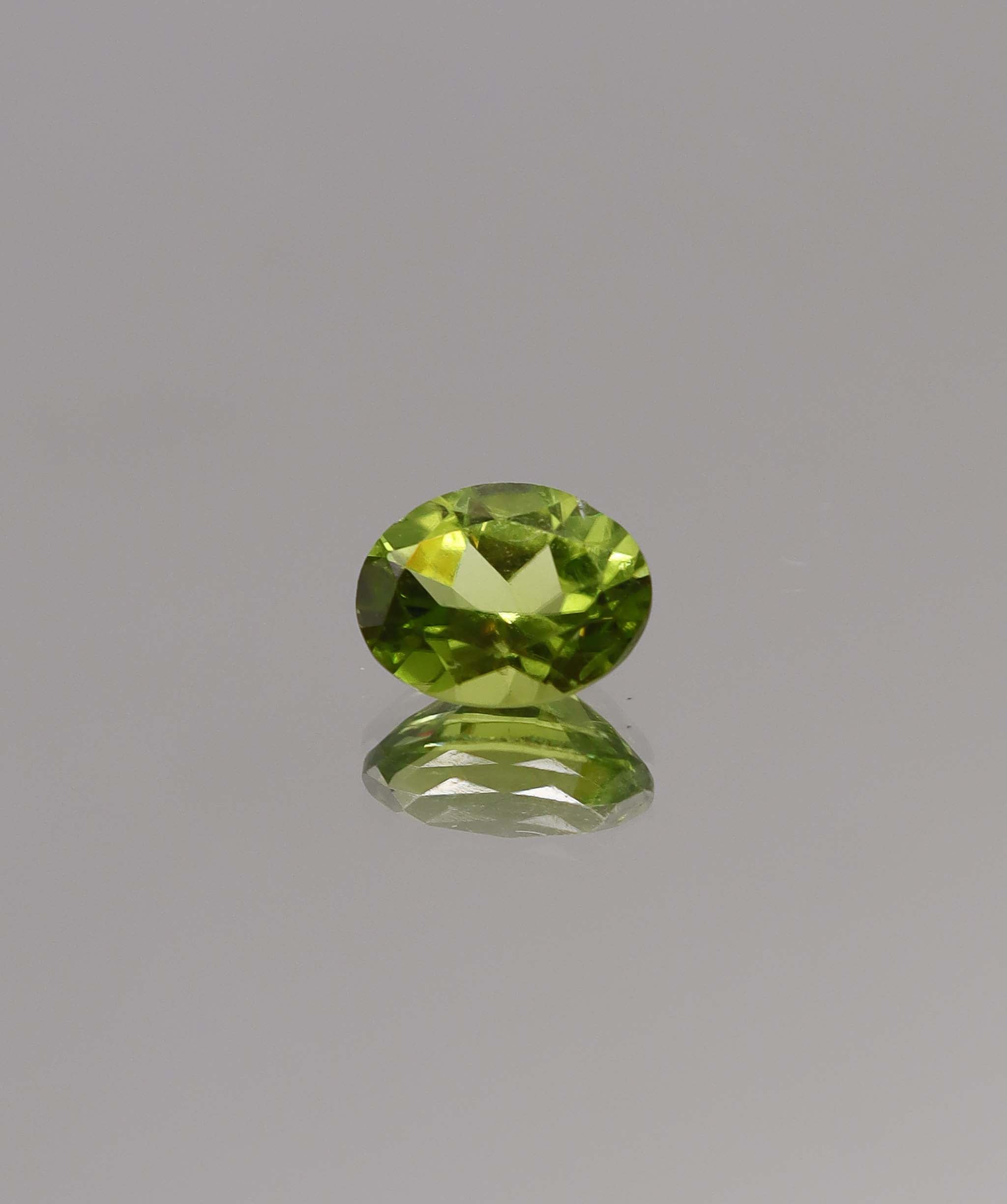 Luxury Promise 1.81ct Peridot Oval DXBCS0042