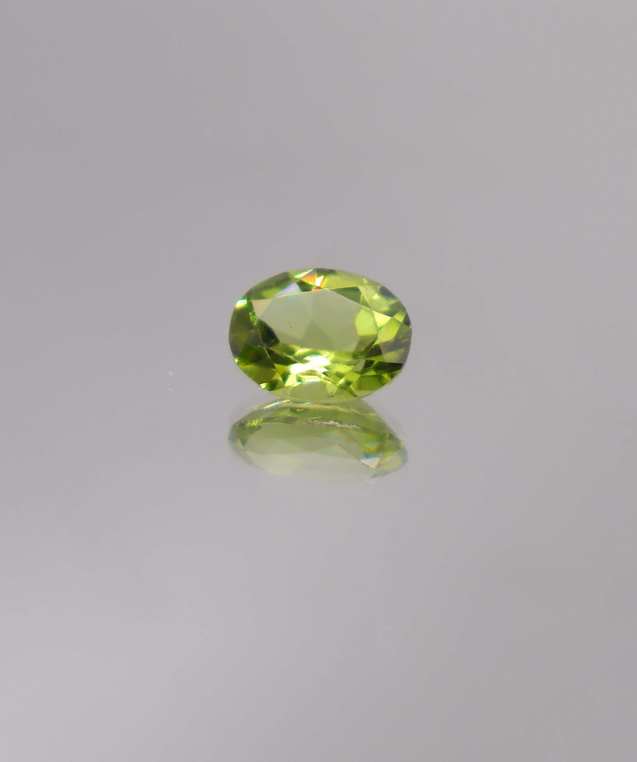 Luxury Promise 1.81ct Peridot Oval DXBCS0045