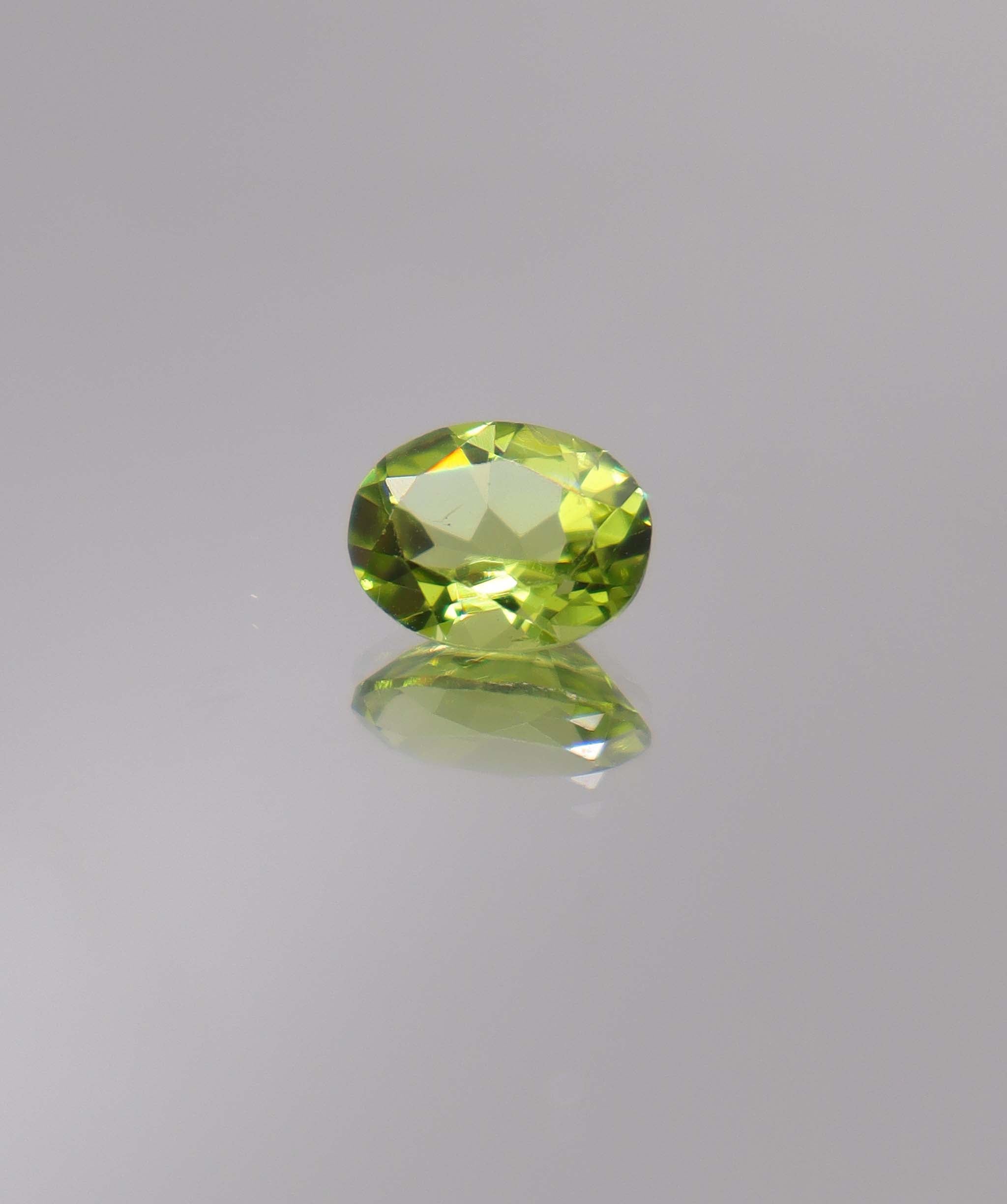 Luxury Promise 1.81ct Peridot Oval DXBCS0045