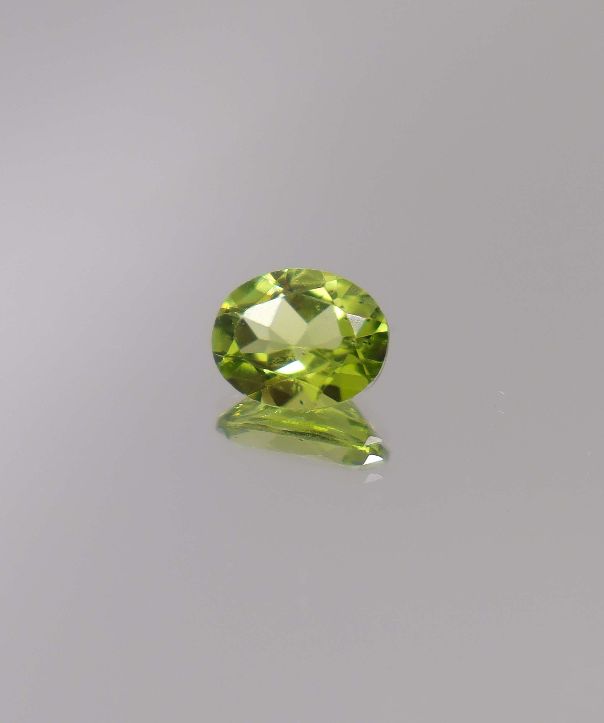 Luxury Promise 1.83ct Peridot Oval DXBCS0049