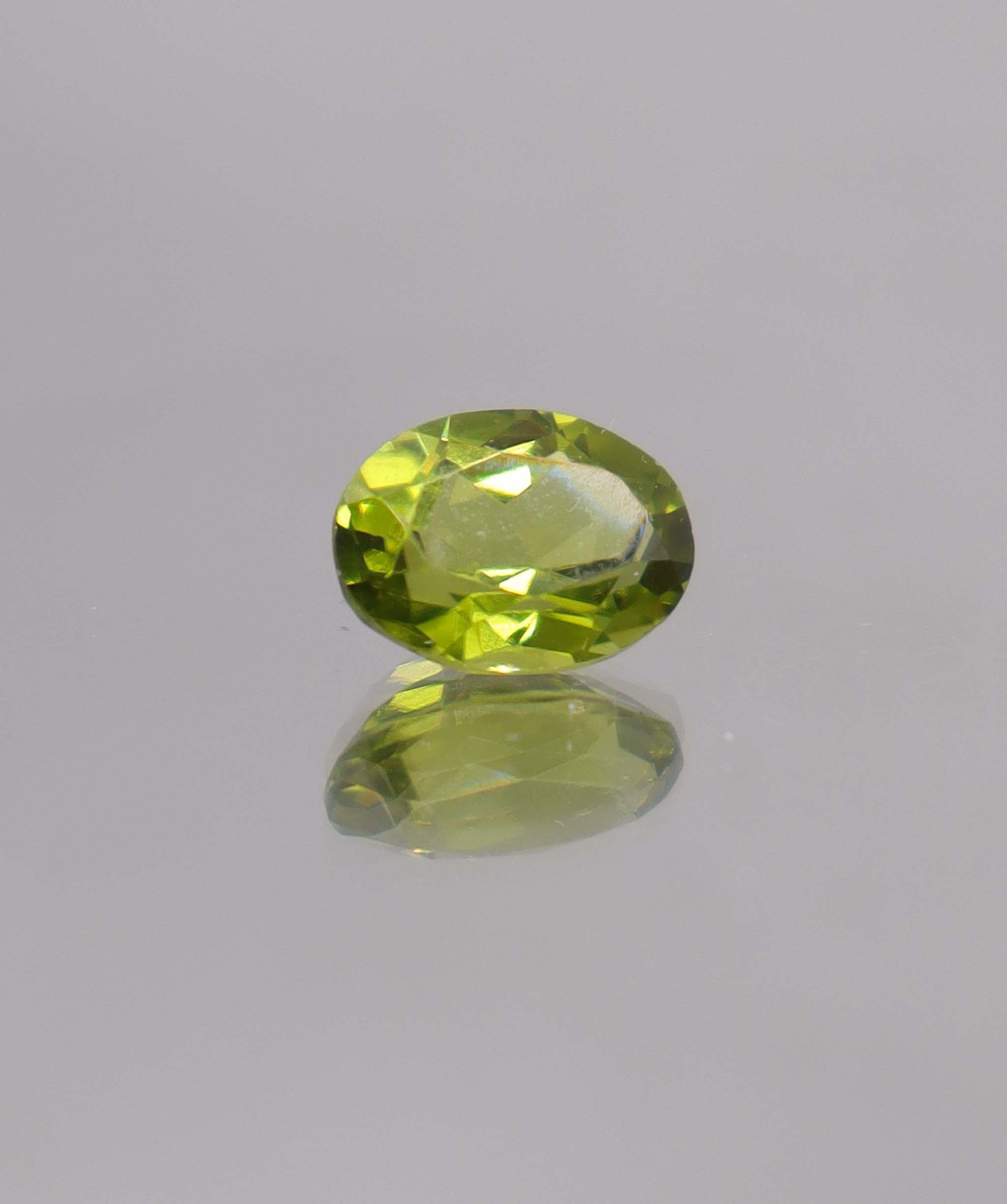 Luxury Promise 1.84ct Peridot Oval DXBCS0052