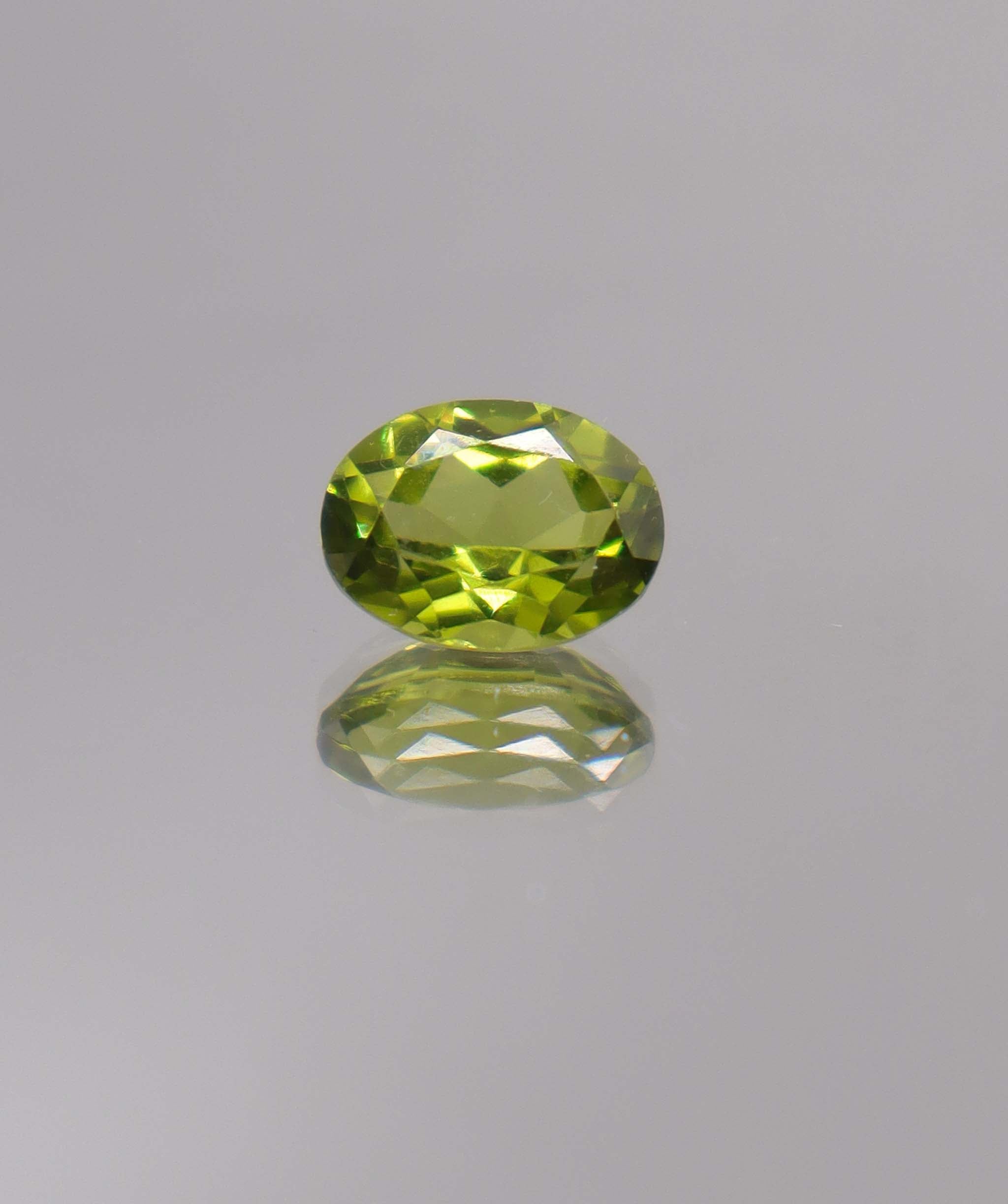 Luxury Promise 1.84ct Peridot Oval DXBCS0052