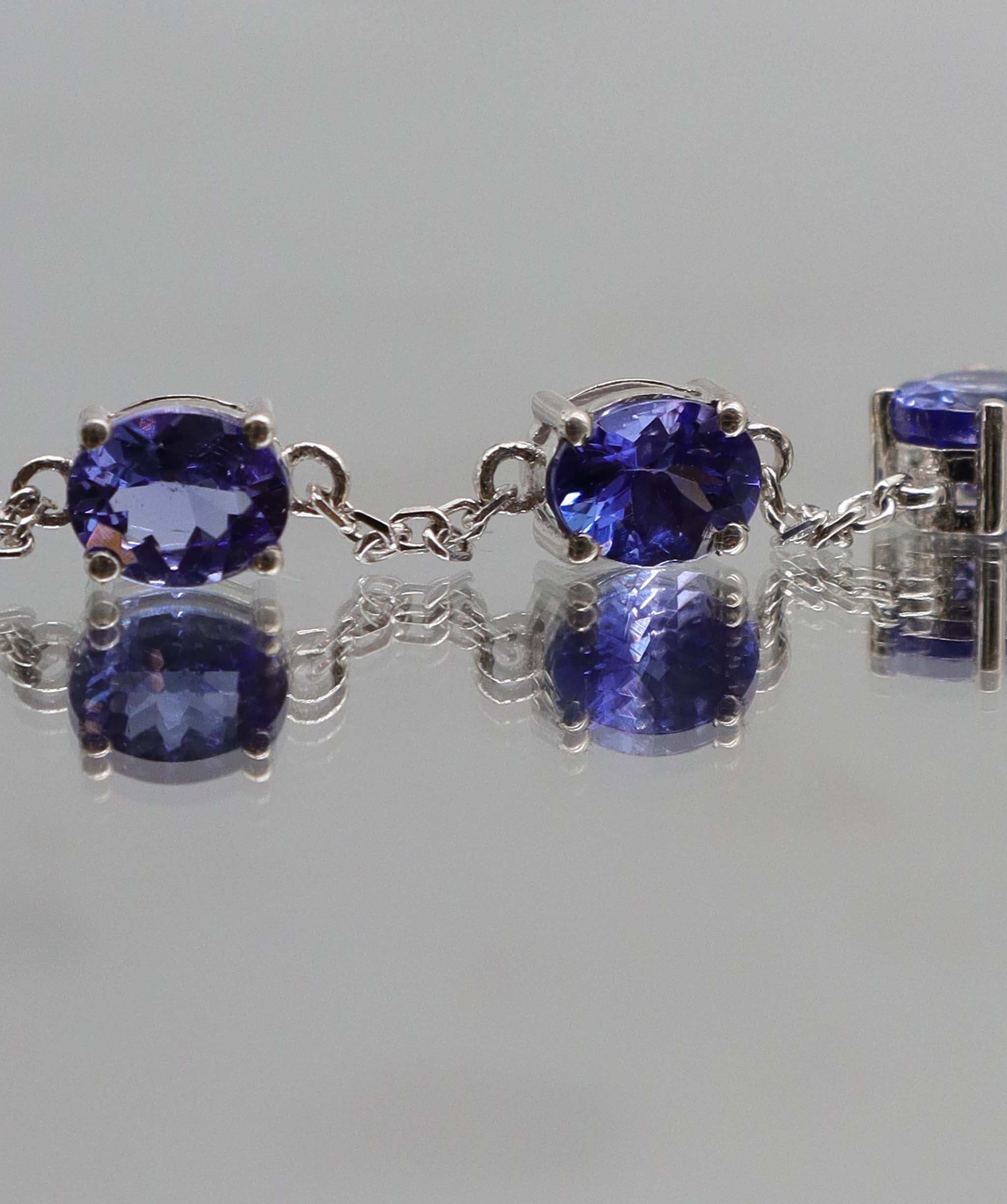 Luxury Promise 1.86ct Tanzanite Oval WG Handchain DXBS5626