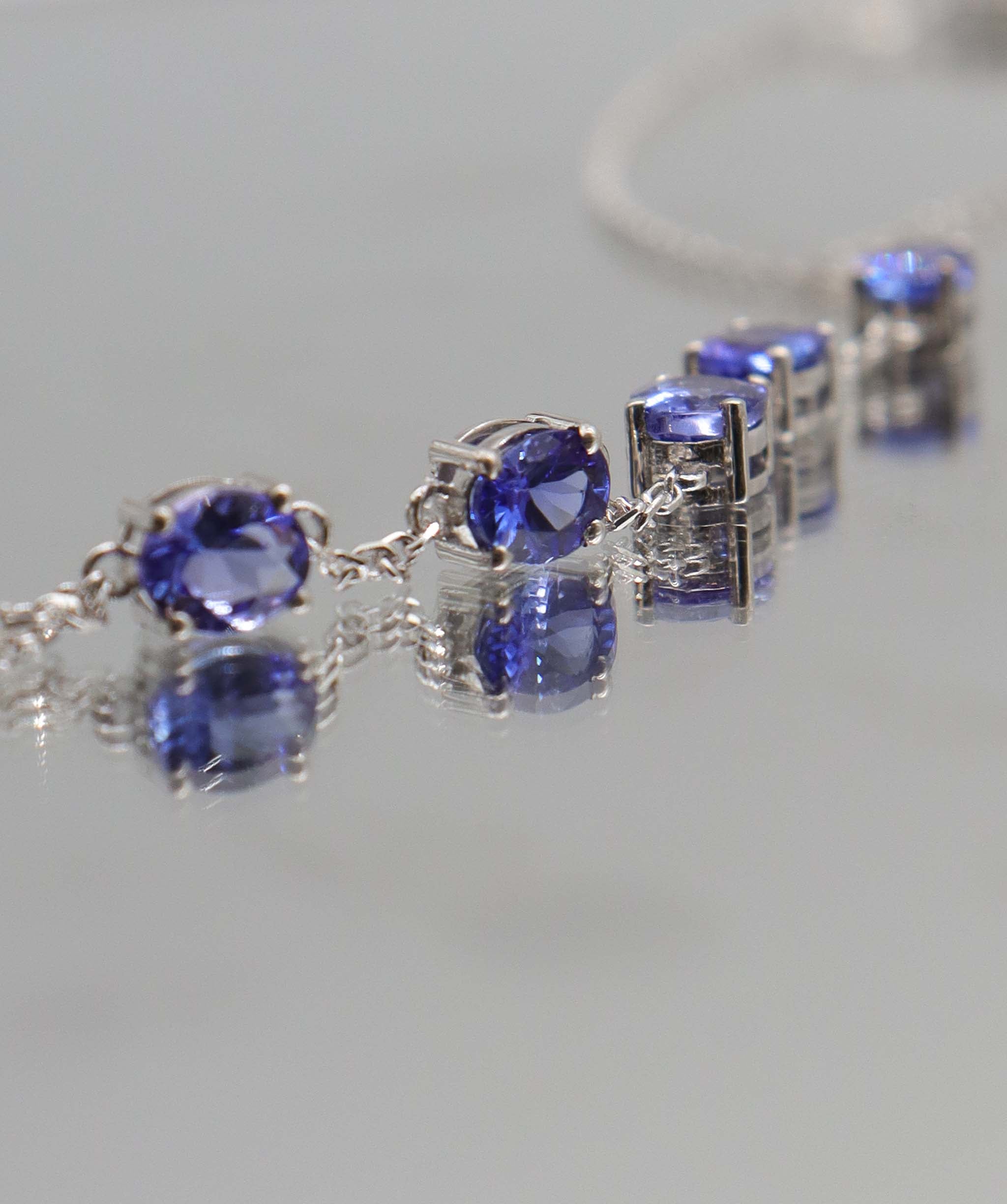 Luxury Promise 1.86ct Tanzanite Oval WG Handchain DXBS5626