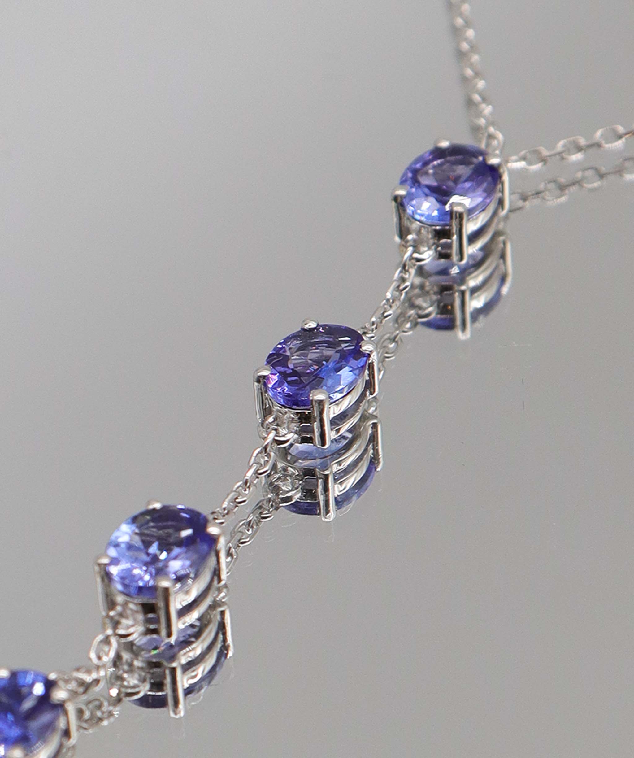 Luxury Promise 1.86ct Tanzanite Oval WG Handchain DXBS5626