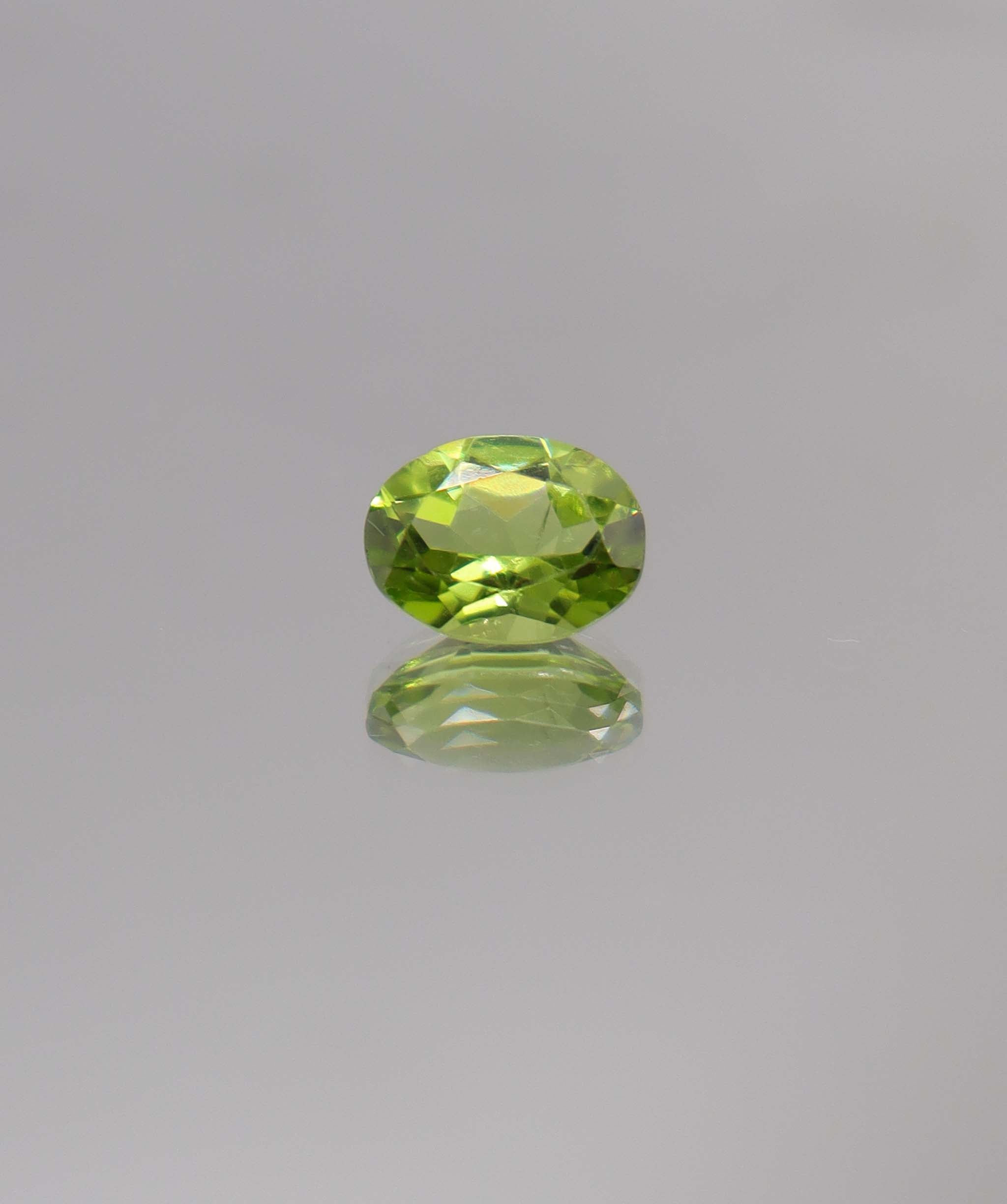 Luxury Promise 1.90ct Peridot Oval DXBCS0047