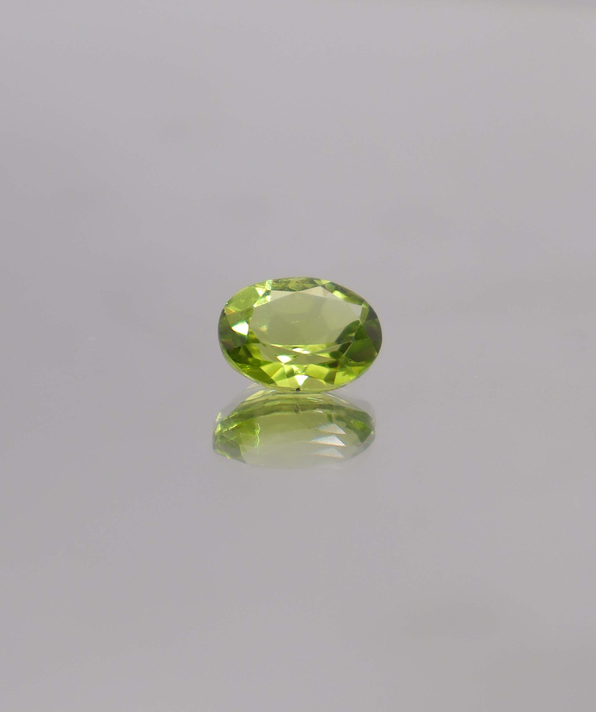 Luxury Promise 1.90ct Peridot Oval DXBCS0058