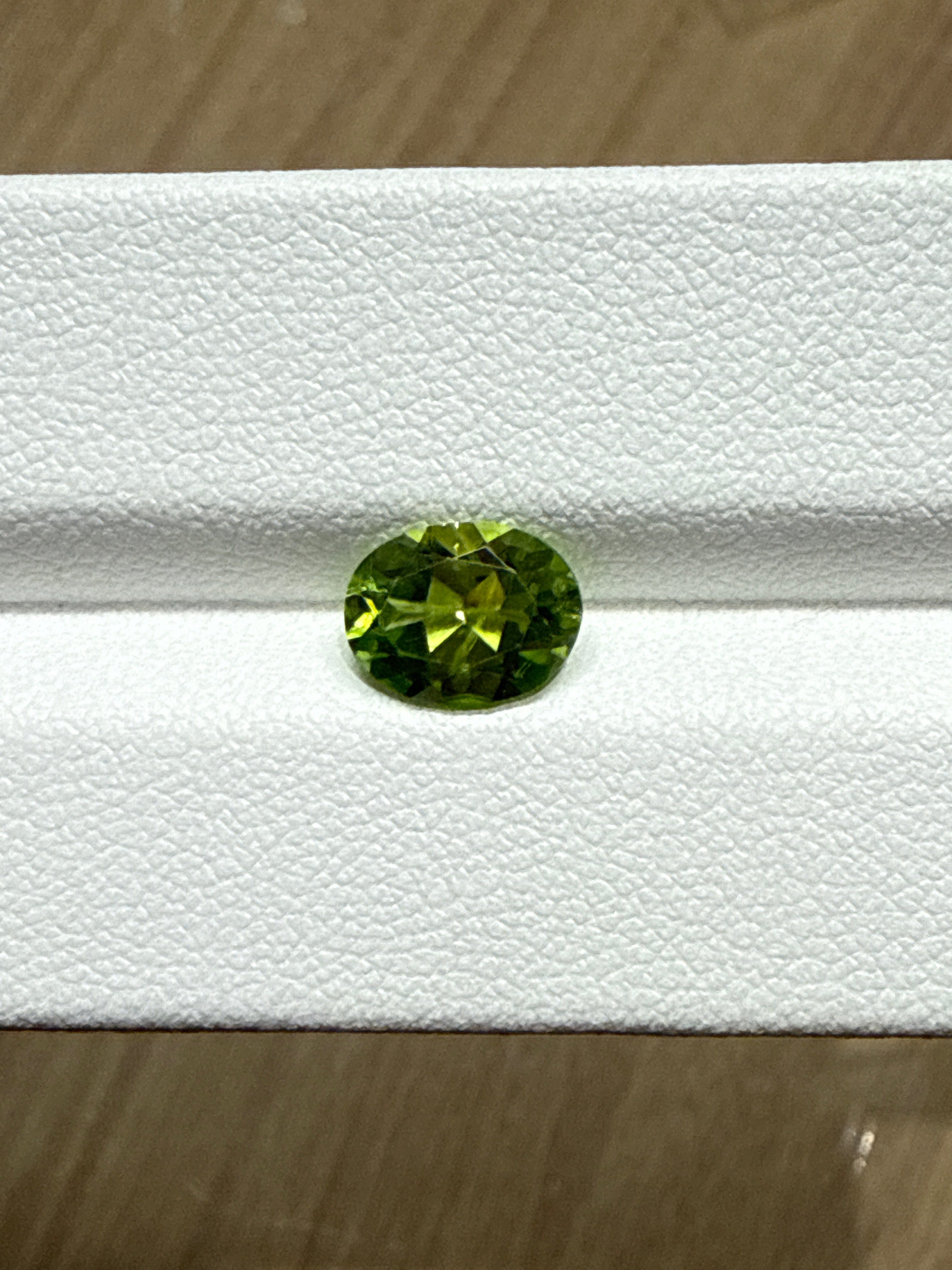 Luxury Promise 1.95ct Peridot Oval DXBCS0044