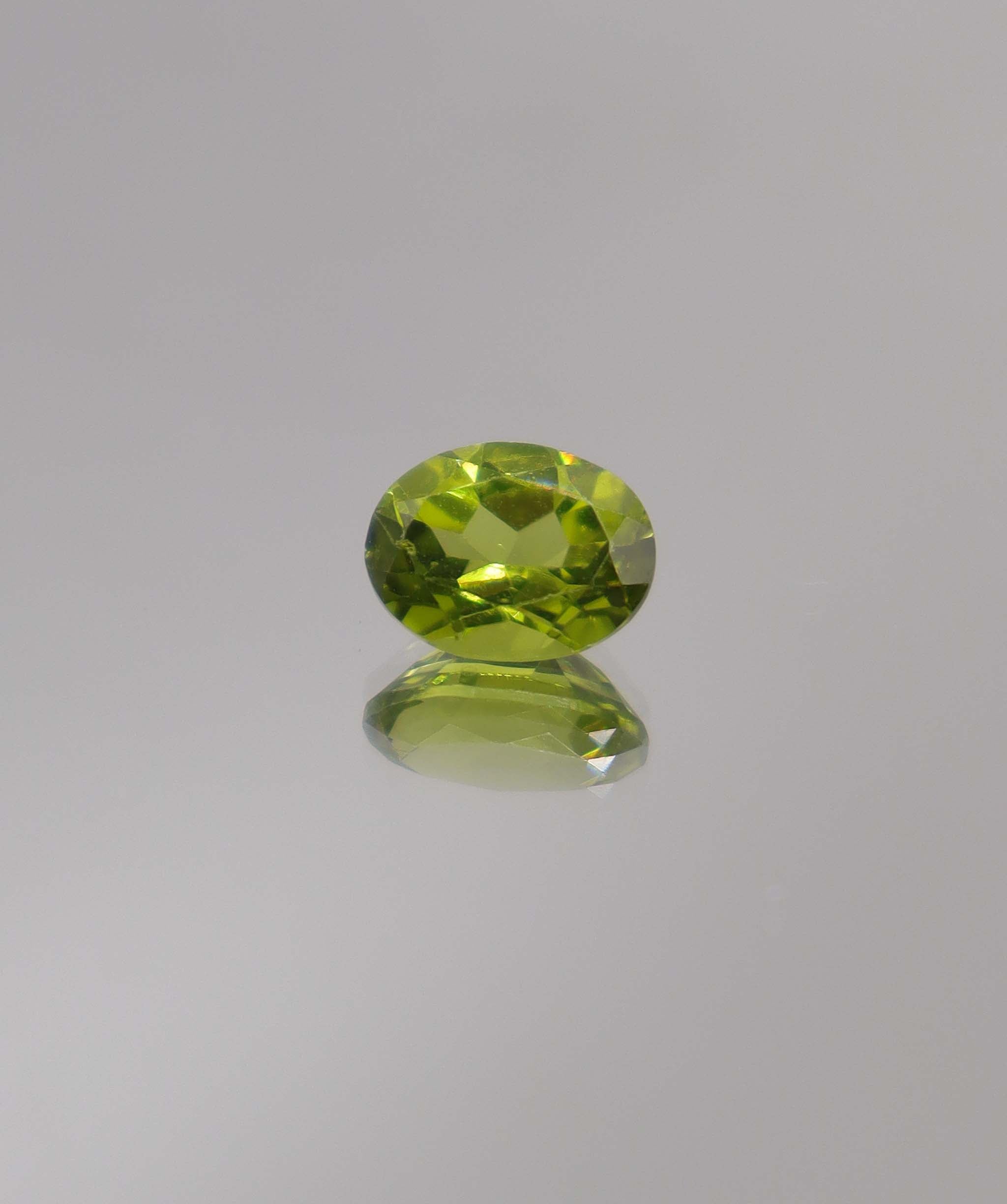 Luxury Promise 1.95ct Peridot Oval DXBCS0051