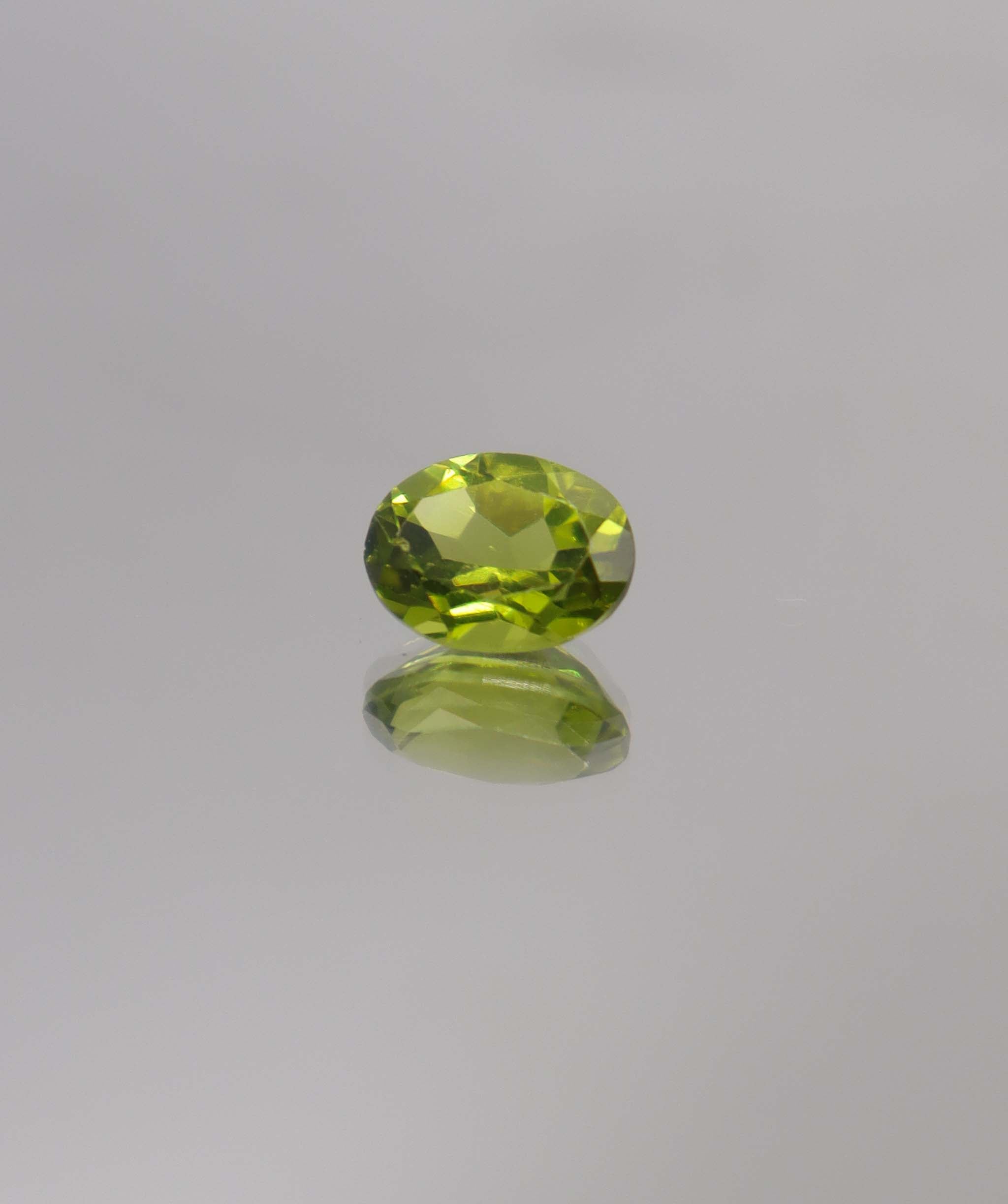 Luxury Promise 1.95ct Peridot Oval DXBCS0051