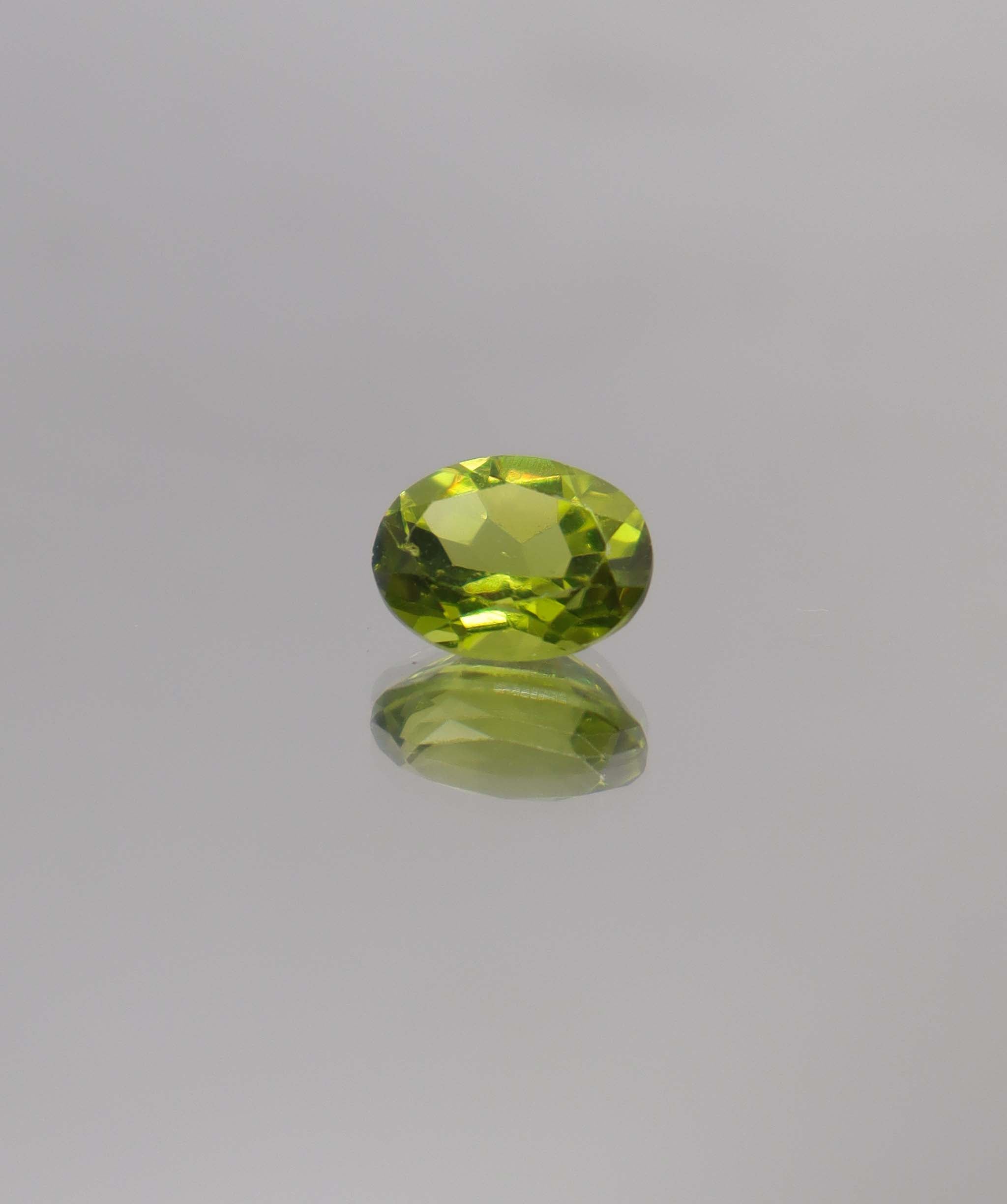Luxury Promise 1.95ct Peridot Oval DXBCS0051