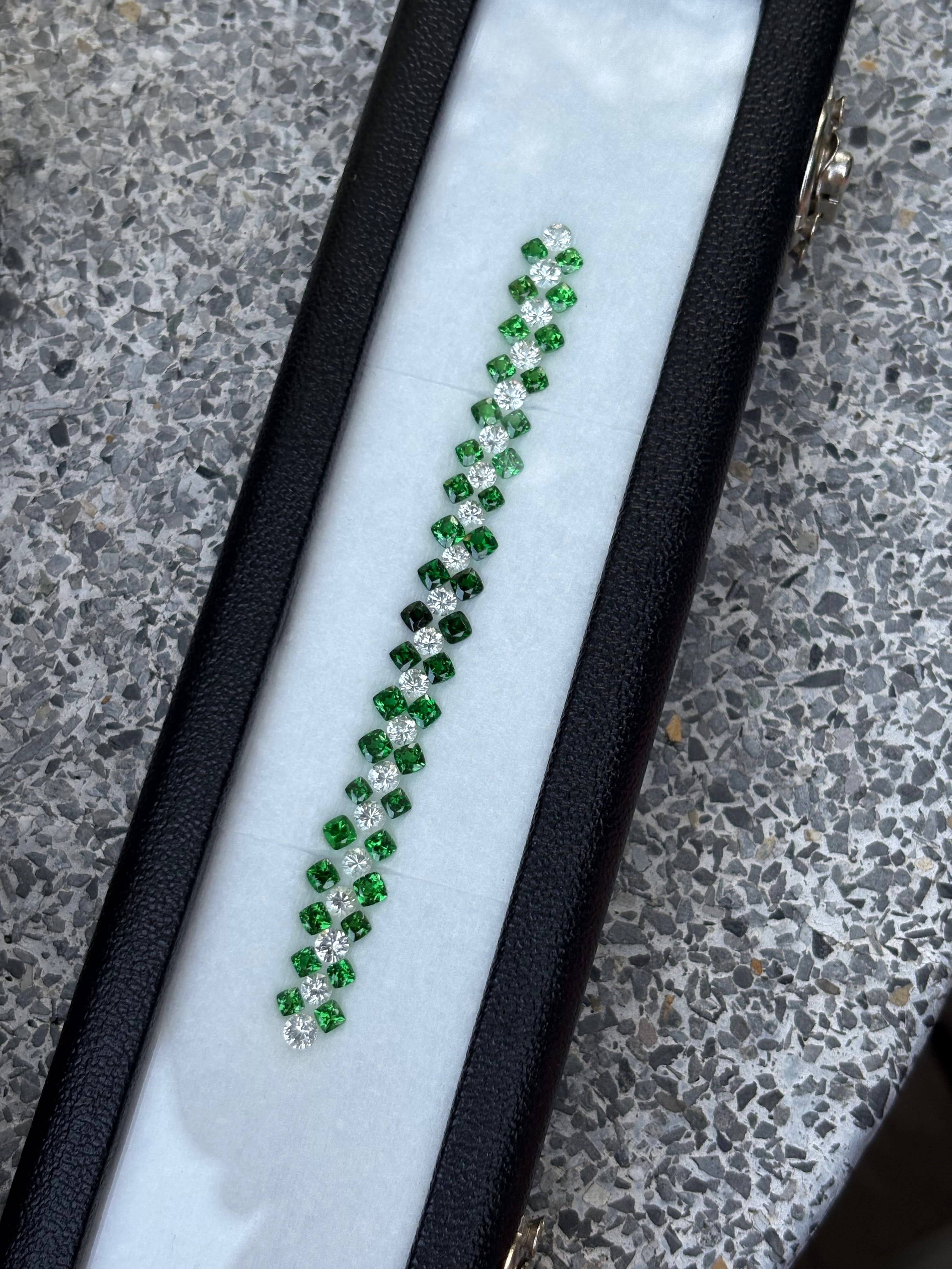 Luxury Promise 12.73ct Tsavorite & White Sapphire Set DXBCS3844