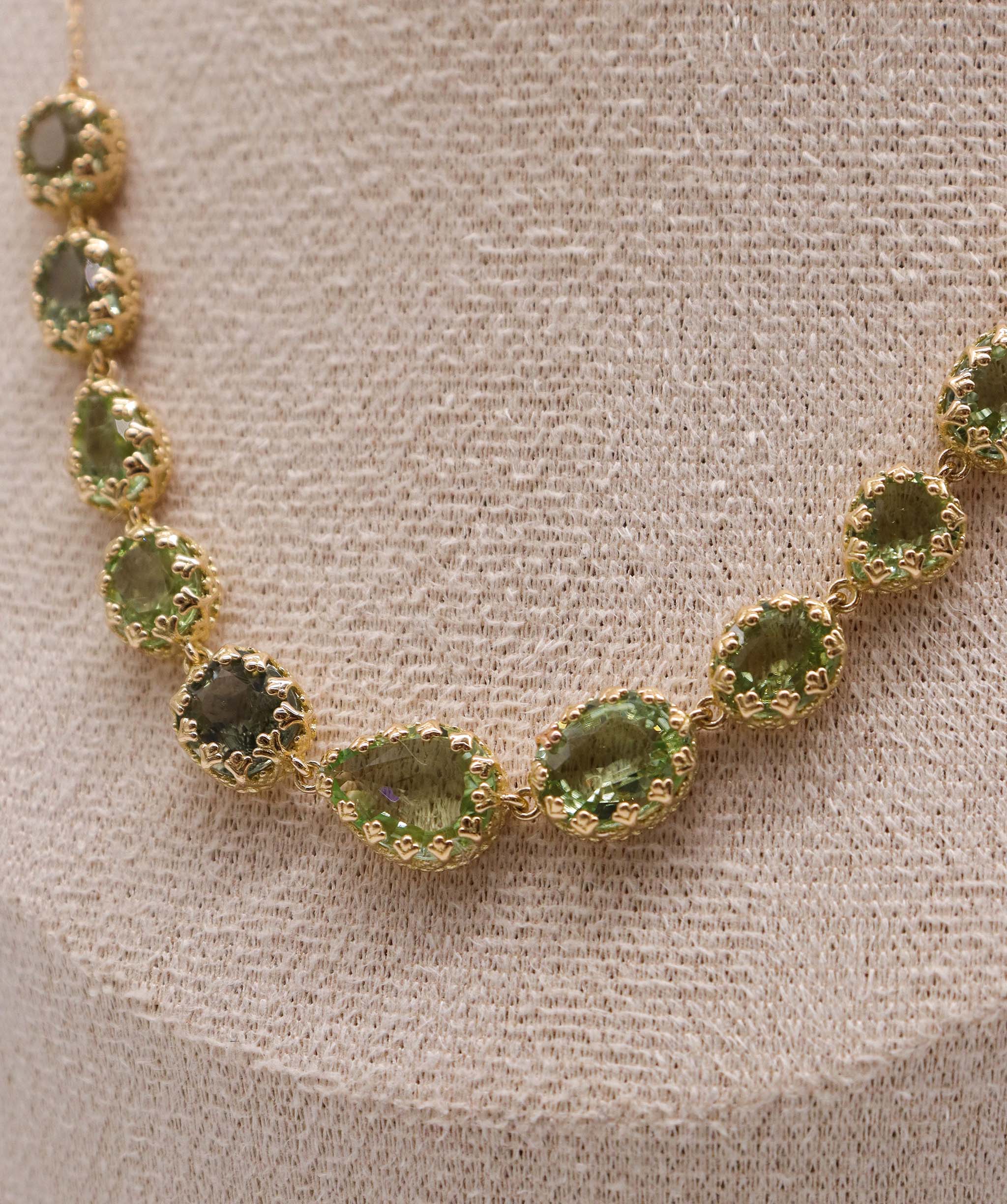Luxury Promise 14.06ct Peridot YG Crown Necklace DXBS5635