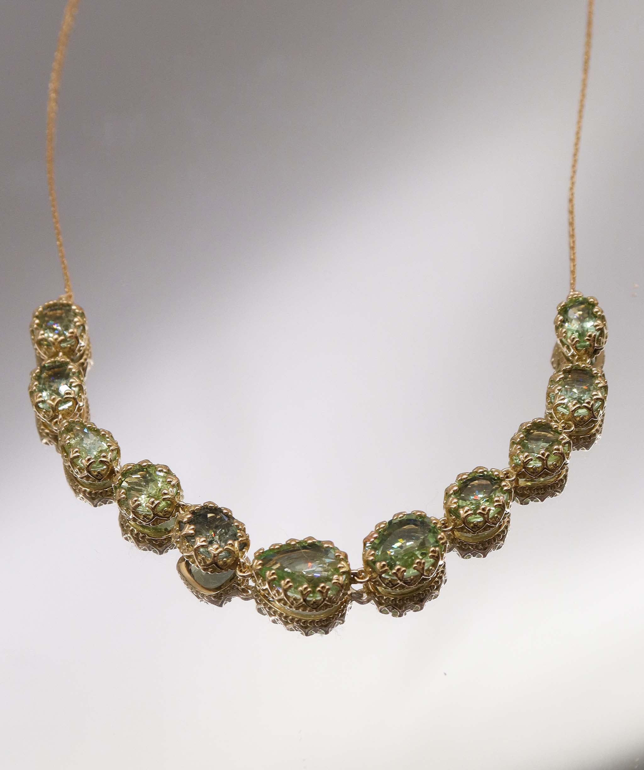 Luxury Promise 14.06ct Peridot YG Crown Necklace DXBS5635
