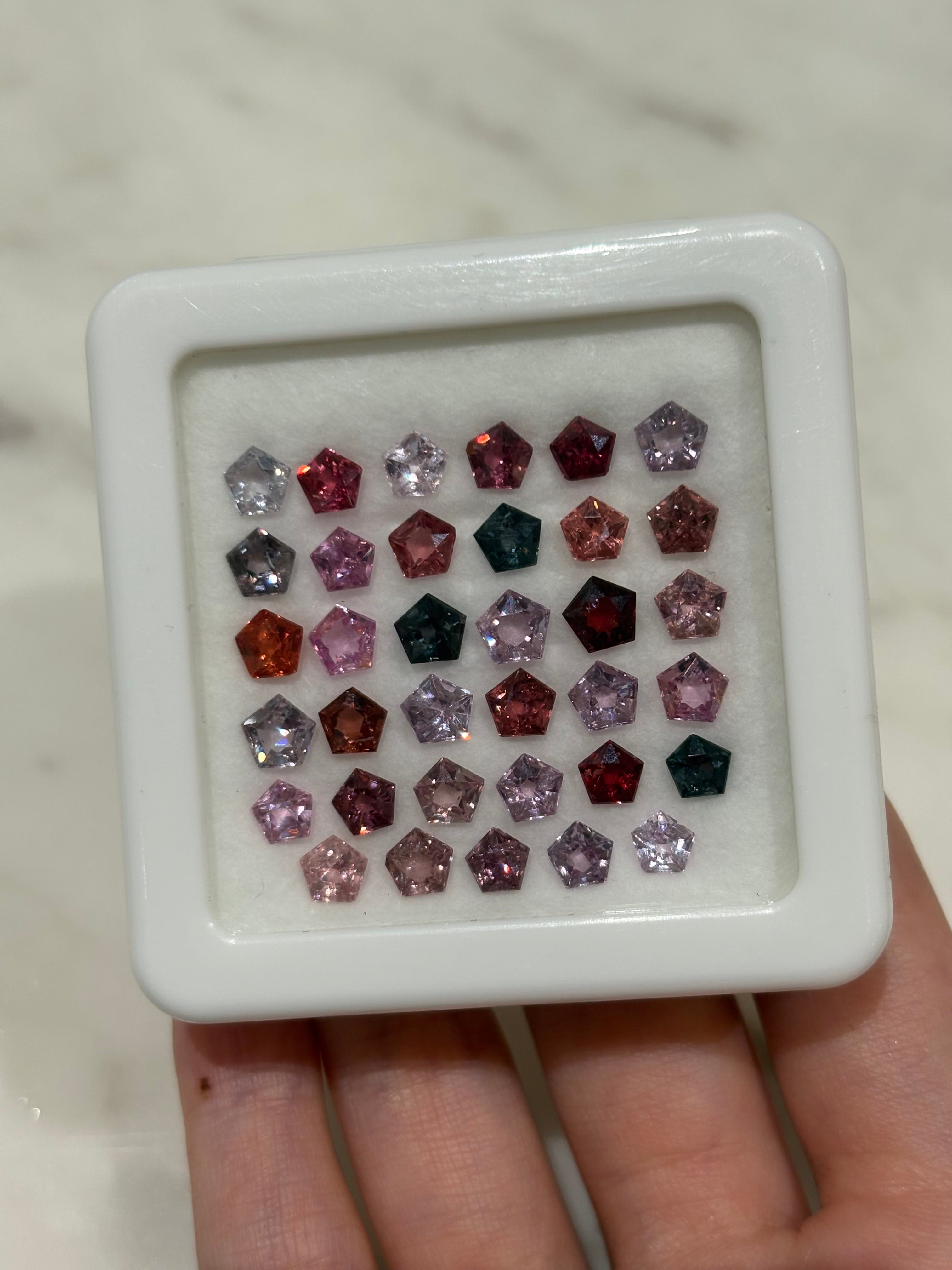 Luxury Promise 15.97ct Spinel Star Set DXBCS4610