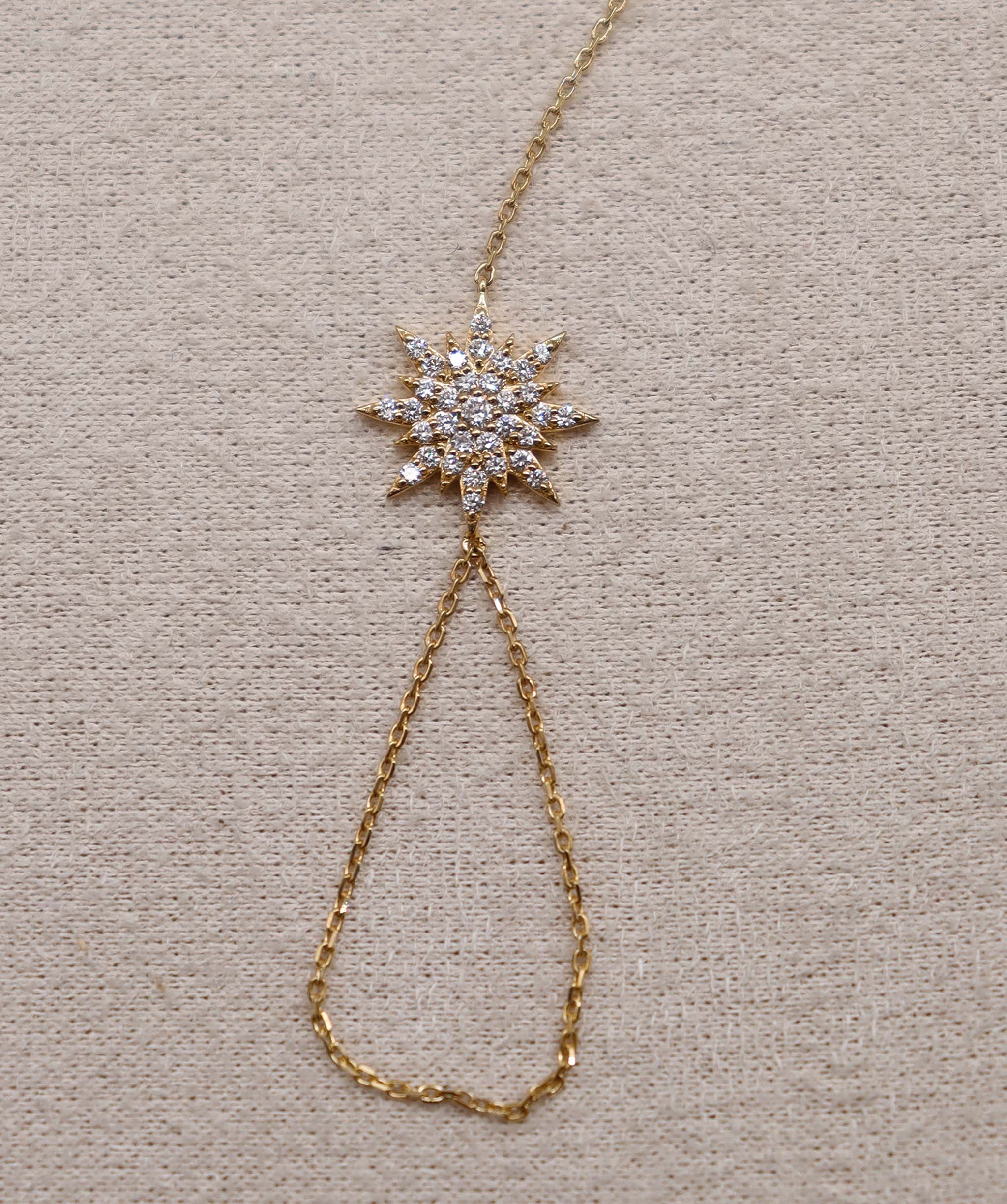 Luxury Promise 18k Gold Hand Chain ASC6893