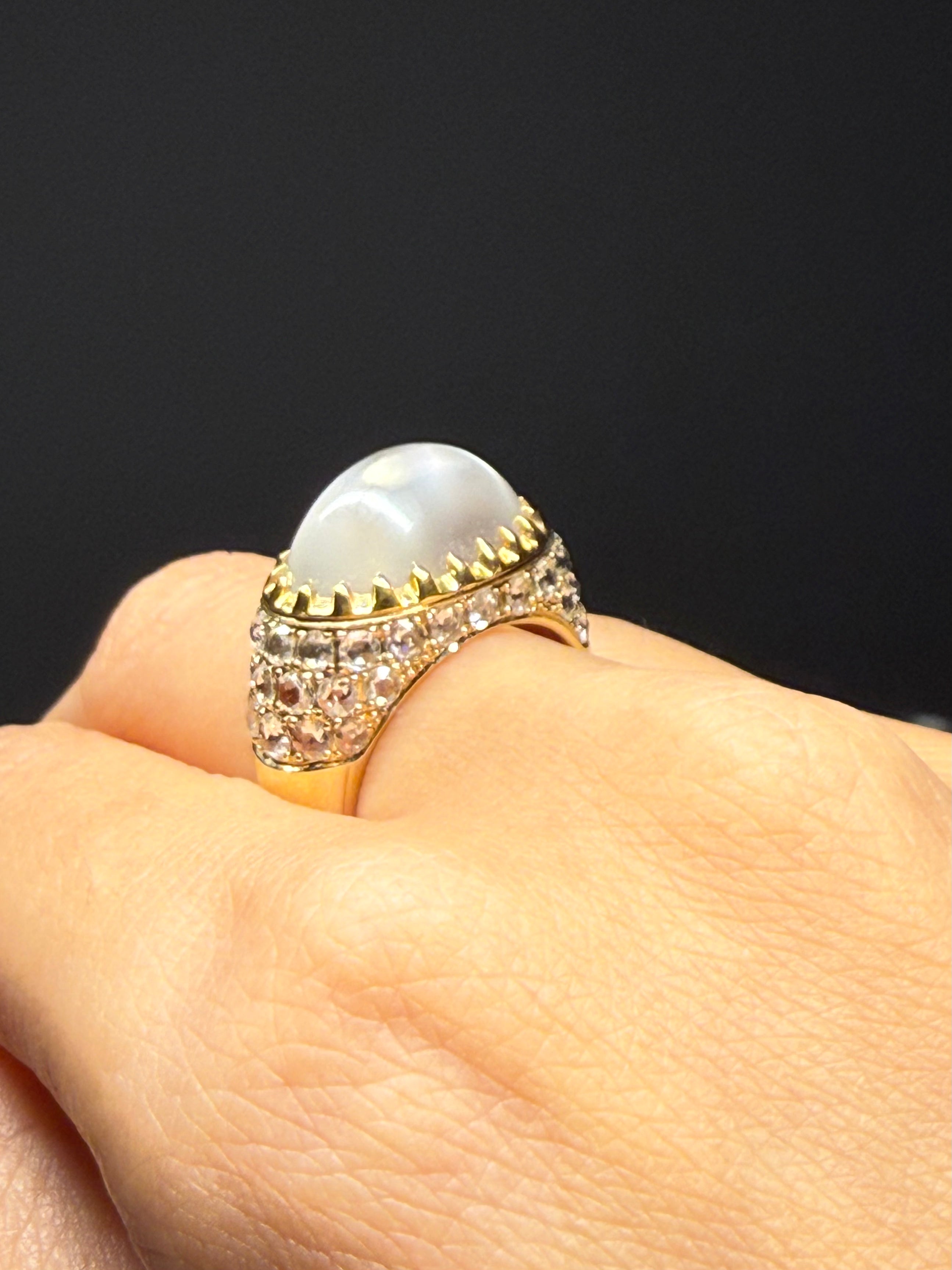 Luxury Promise 18K RING Gold, Moonstone 10.64 ct, Diamonds 1.60 ct / 42 pcs R1185