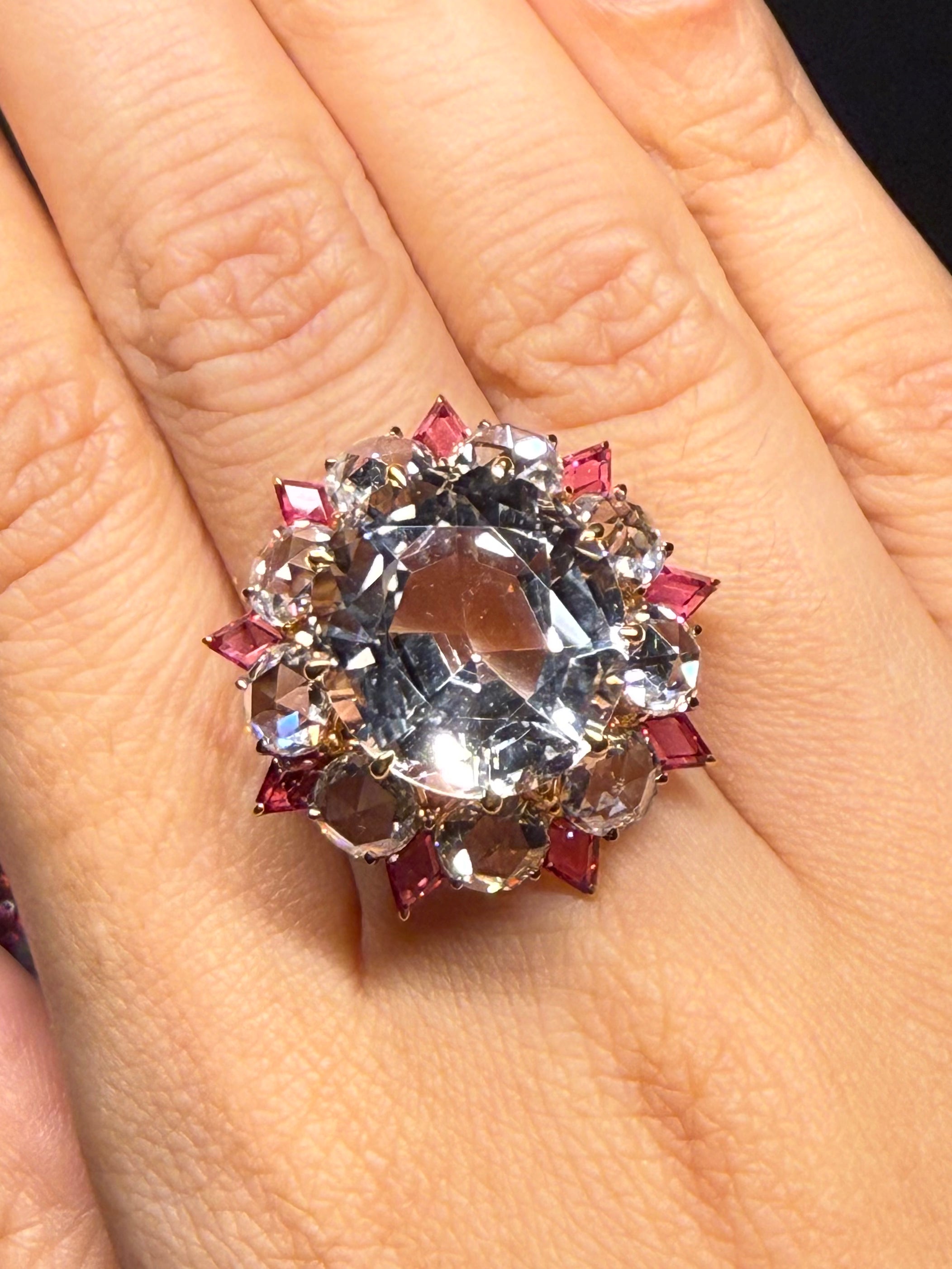 Luxury Promise 18K RING GoldTopaz 15.50 ctSpessartite  0.76 / 9 pcsPink Spinel 1.37 / 9 pcsRose cut Diamonds  4.48 / 9 pcs R14108
