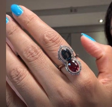 Luxury Promise 18K RING Pink and Yellow GoldBlue Spinel 2.86 ctRed Spinel 2.66 ctDiamonds 0.46 ct / 115 pcs R14218