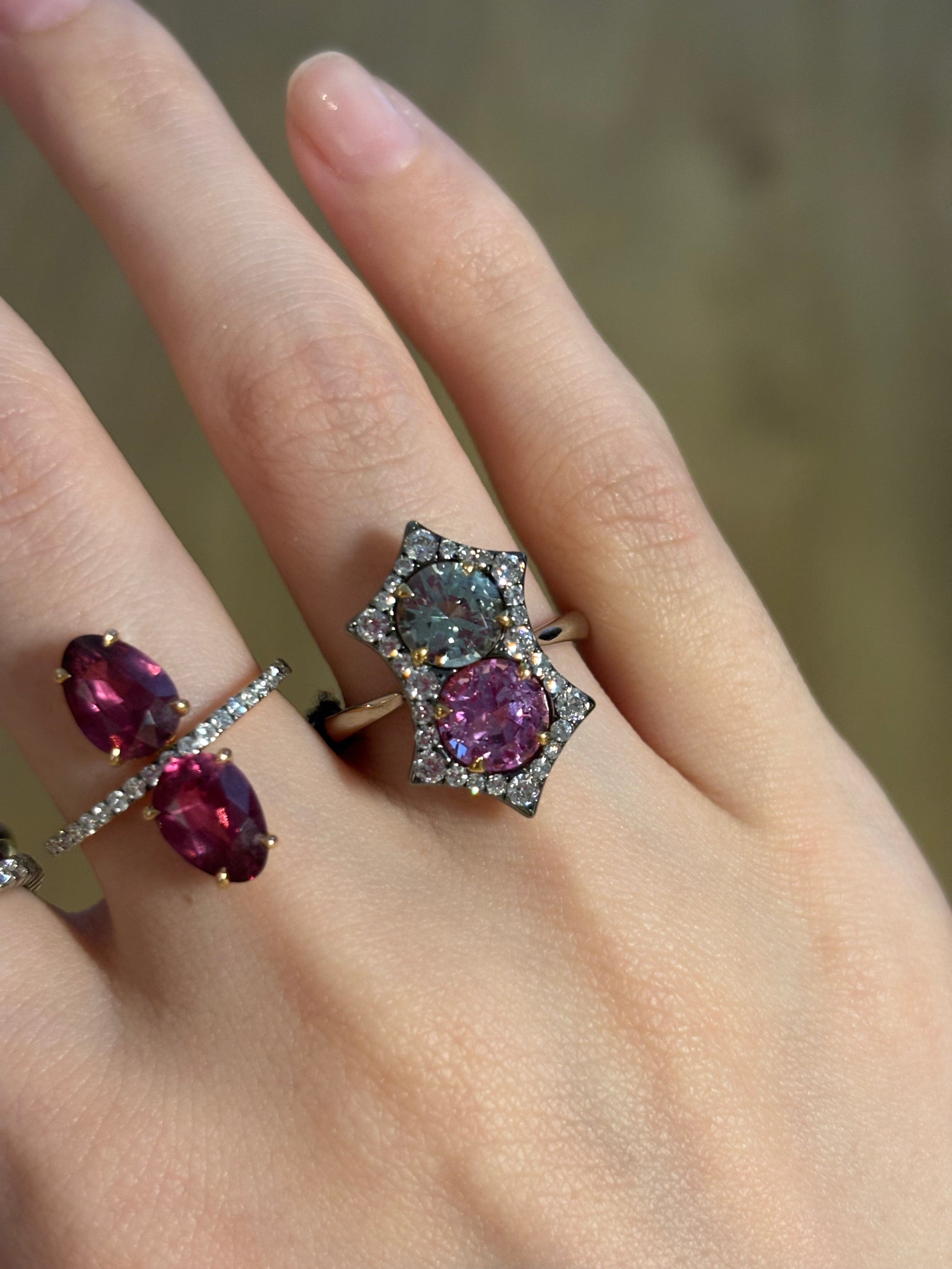 Luxury Promise 18K RING Pink GoldSapphire 2.82 ct / 2 pcsDiamonds 0.43 ct / 28 pcs R1644