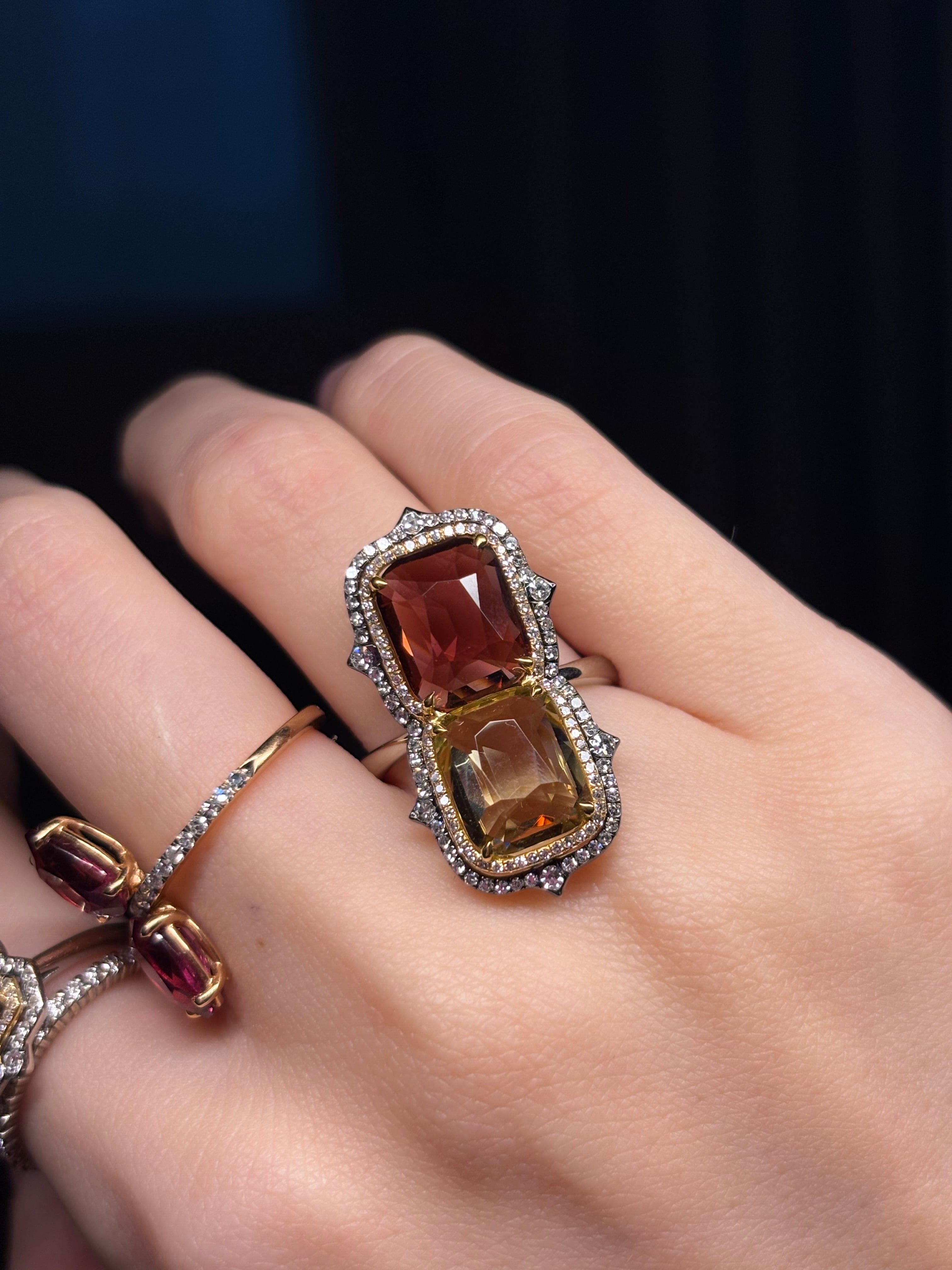 Luxury Promise 18K RING Yellow GoldTourmaline 5.10 ct / 2 pcsDiamonds 0.43 ct / 131 pcs R14239