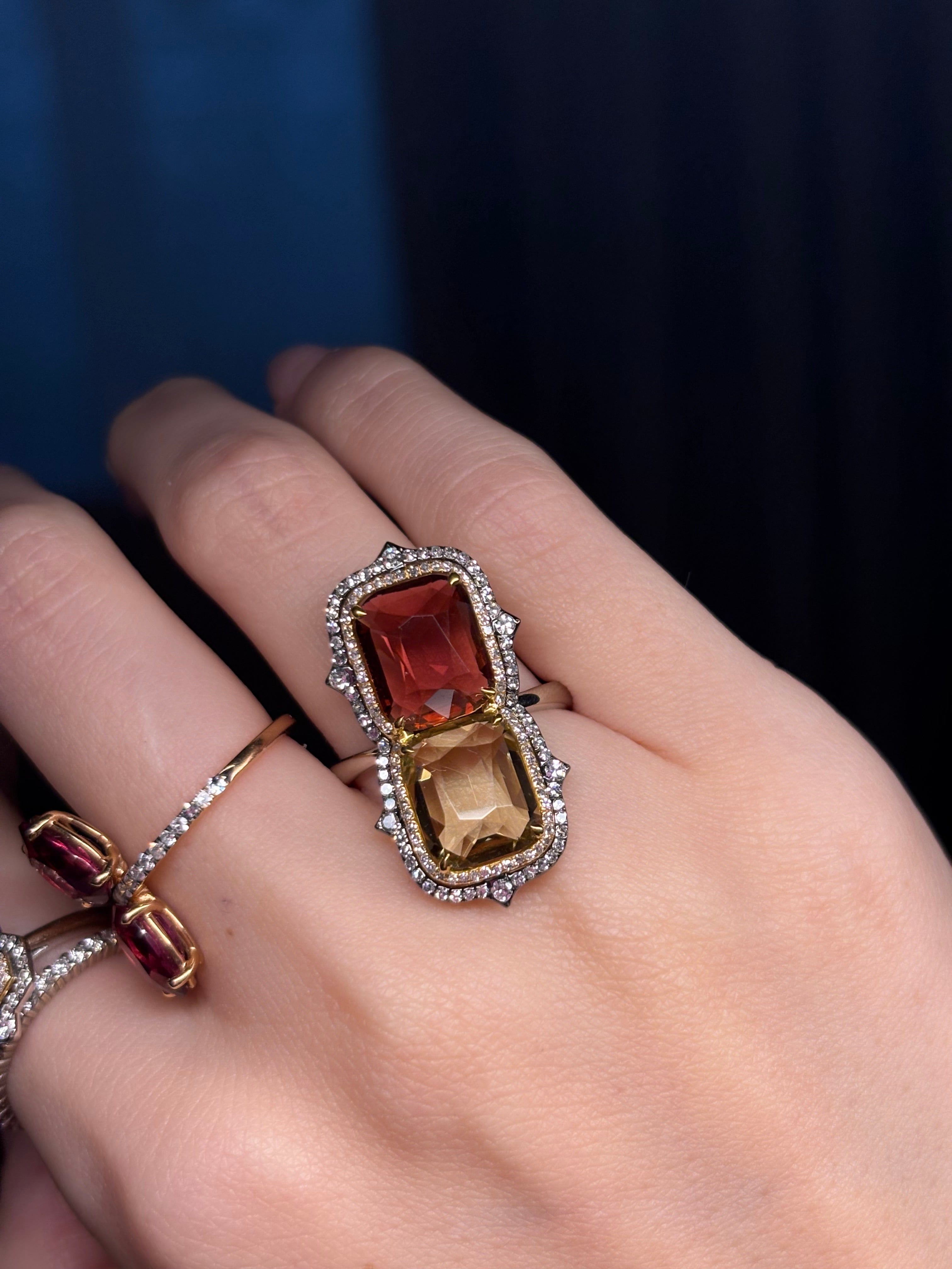 Luxury Promise 18K RING Yellow GoldTourmaline 5.10 ct / 2 pcsDiamonds 0.43 ct / 131 pcs R14239