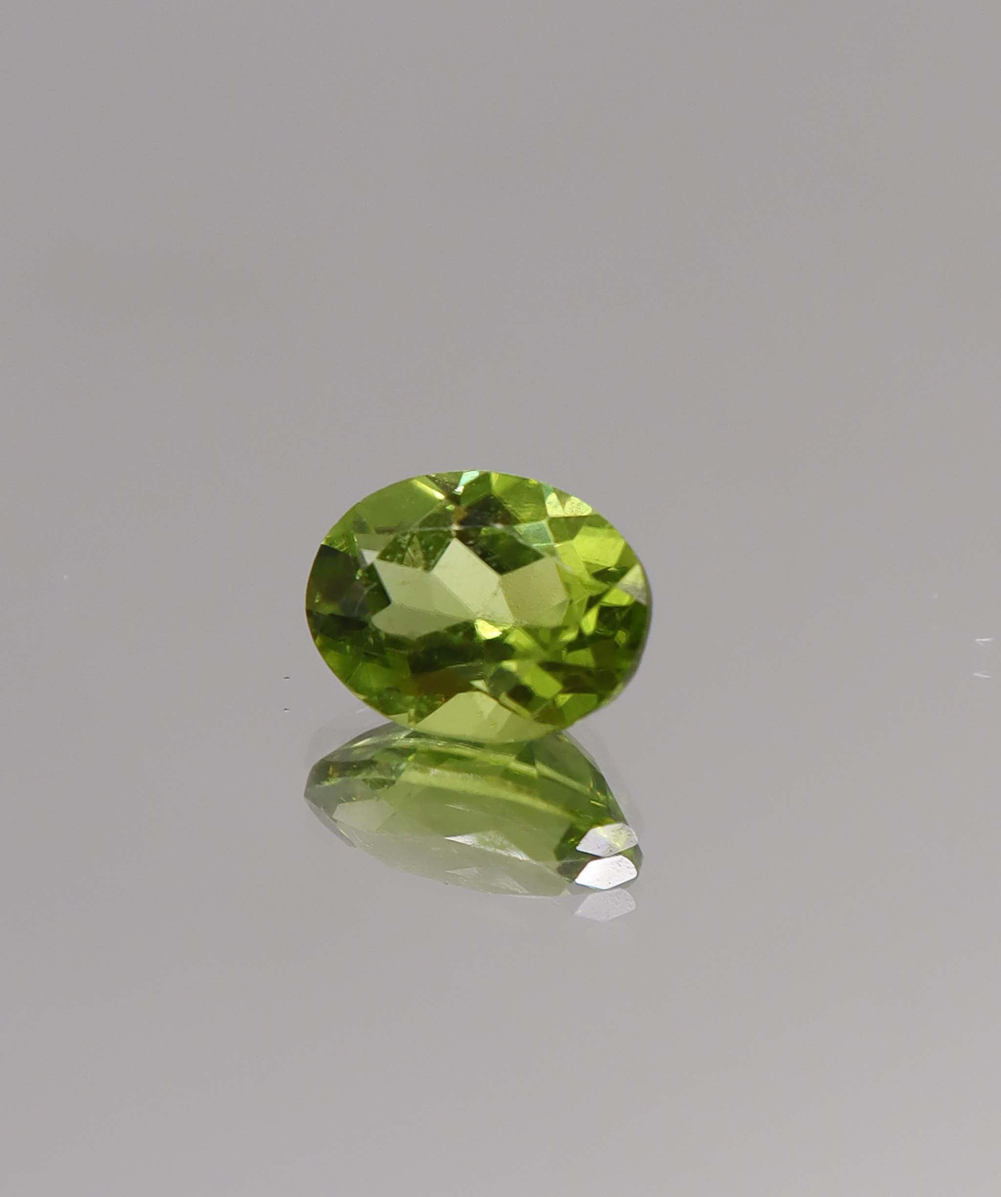 Luxury Promise 2.06ct Peridot Oval DXBCS0056