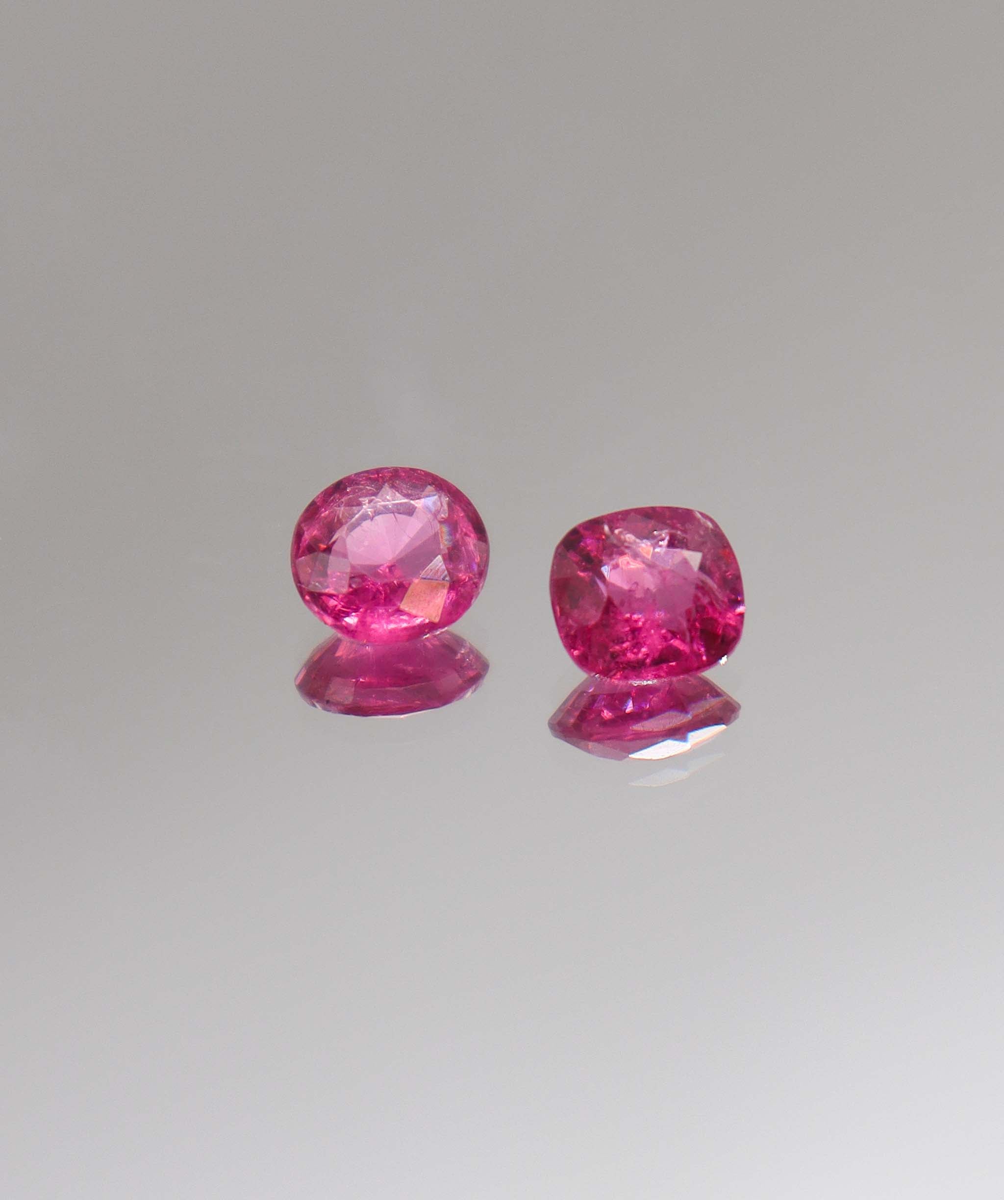 Luxury Promise 2.20ct Hot Pink Mahenge Spinel Moi et Toi DXBCD0714