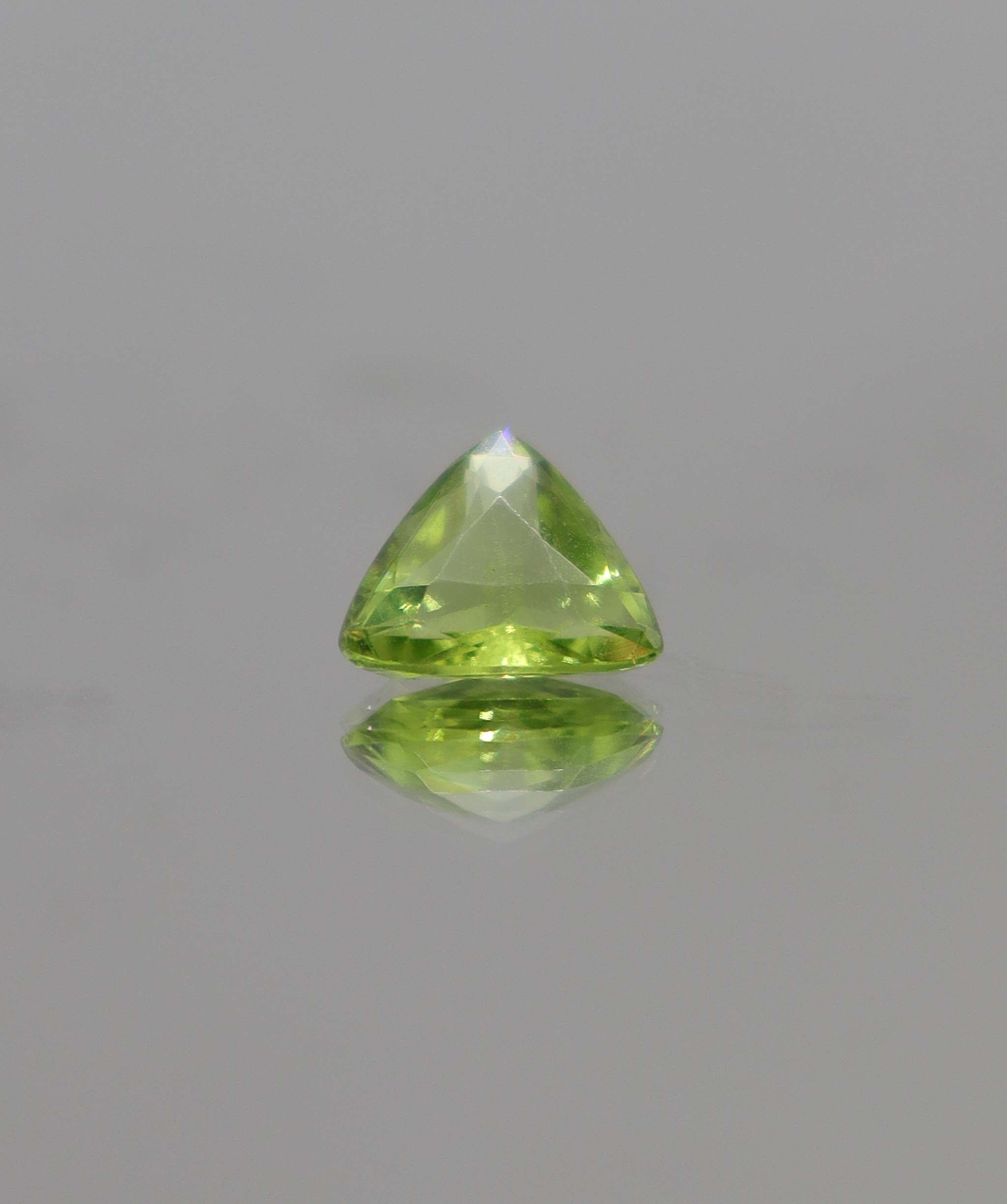 Luxury Promise 2.60ct Peridot* Trillion  DXBCS0905