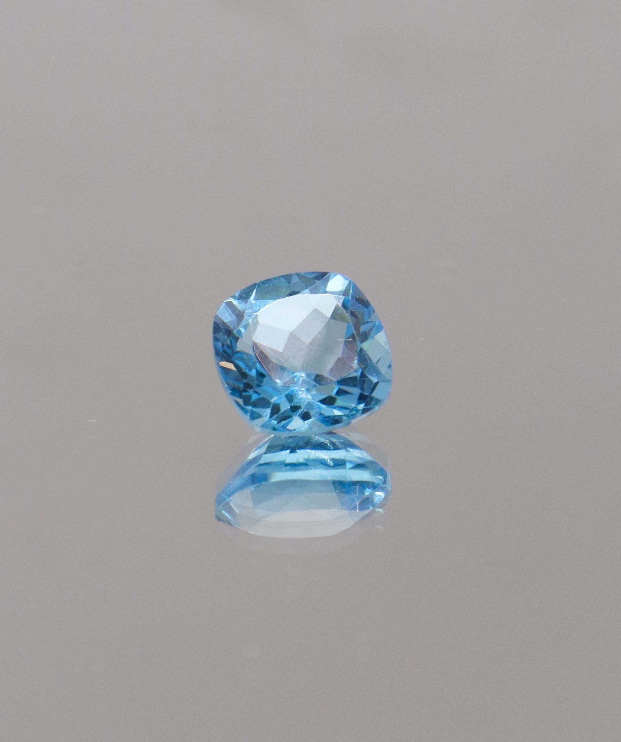 Luxury Promise 2.78 carat  Swiss Topaz 5 DXBS5143