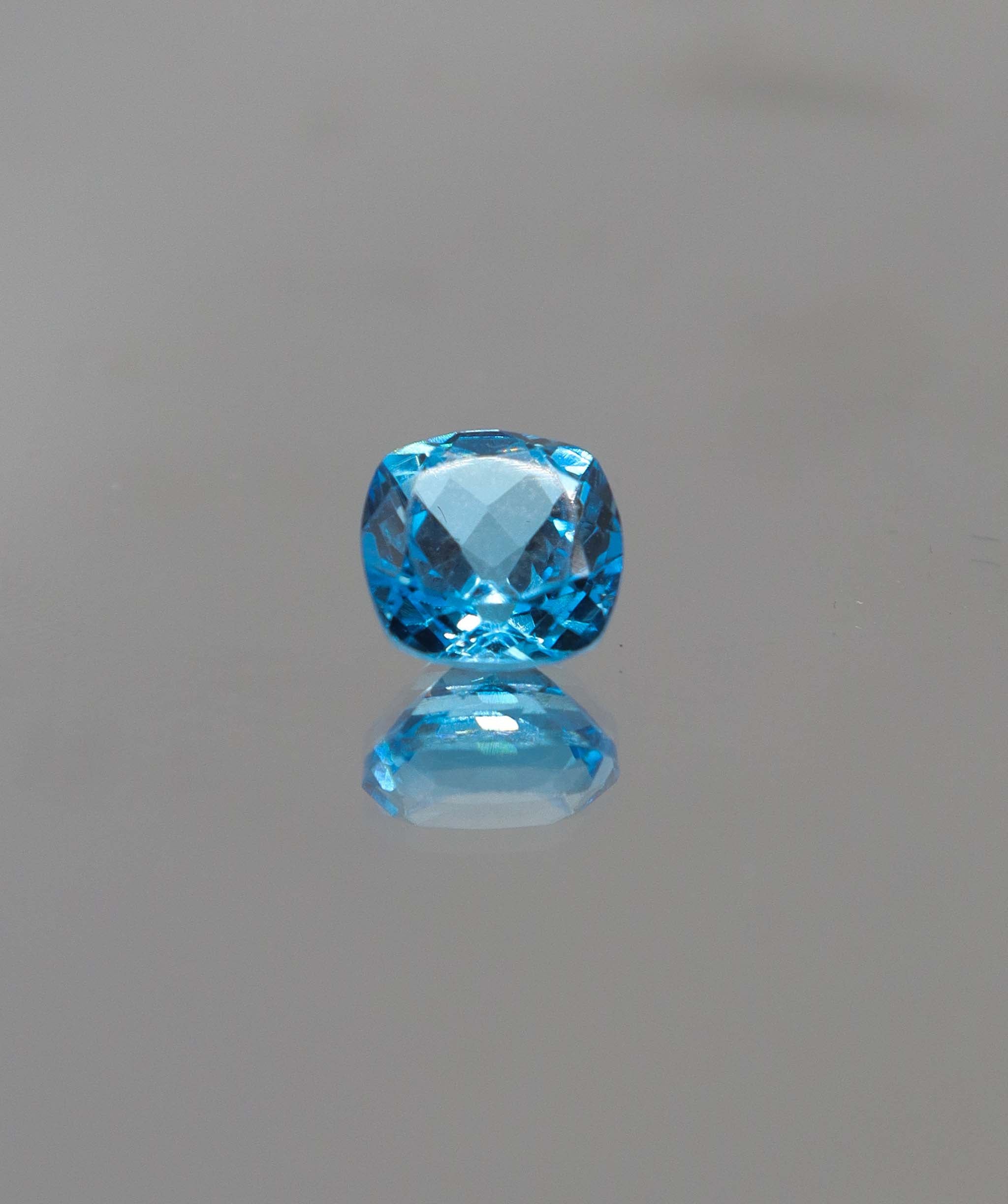Luxury Promise 2.84 carat Swiss Topaz 18 DXBS5156