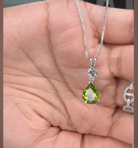 Luxury Promise 2.85ct Peridot, Cubic Zircon, Cubic Zircon, Cubic Zircon, Cubic Zircon, Cubic Zircon 925 Silver White Pendant ALC3035