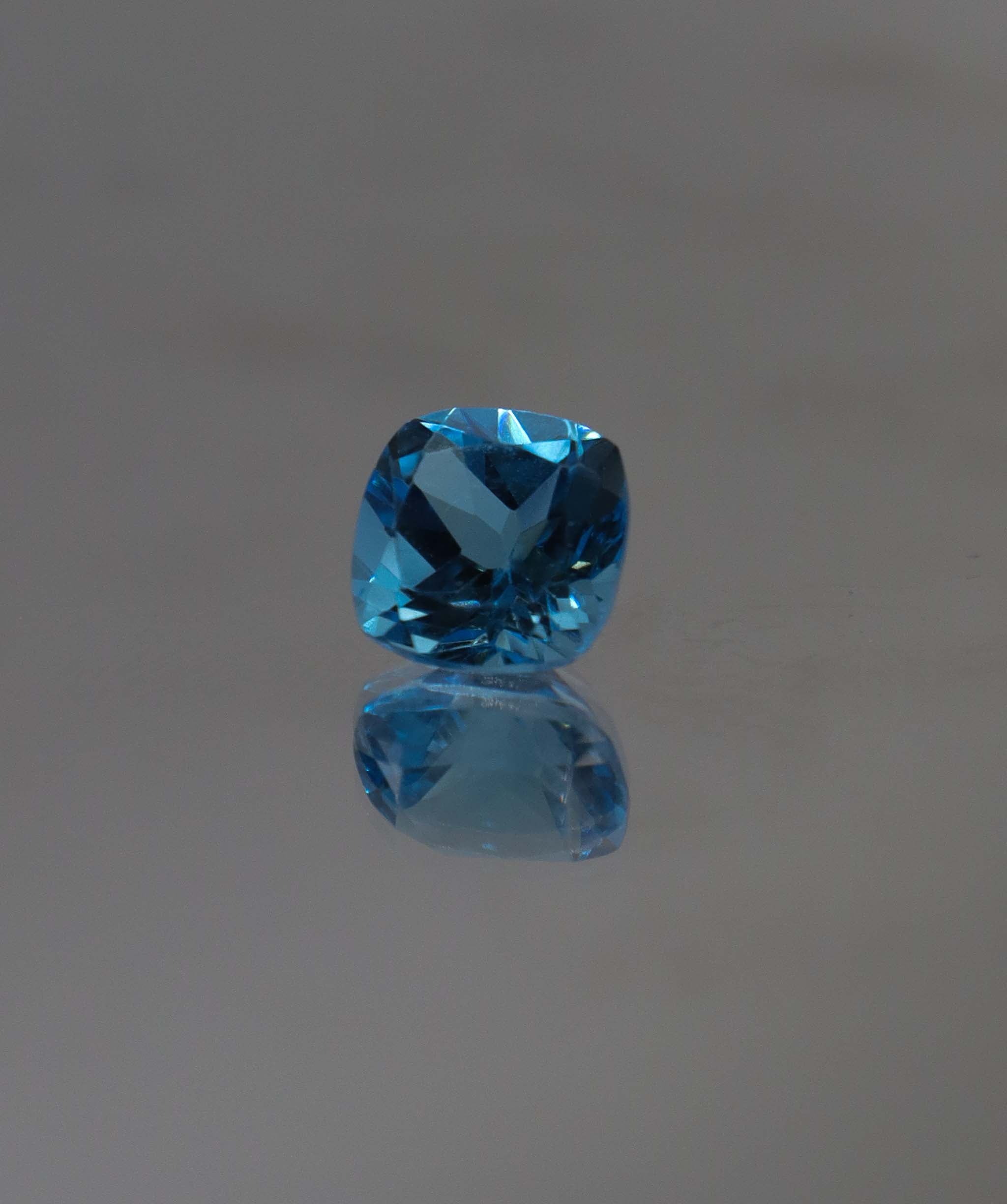 Luxury Promise 2.92 carat Swiss Topaz 22 DXBS5160
