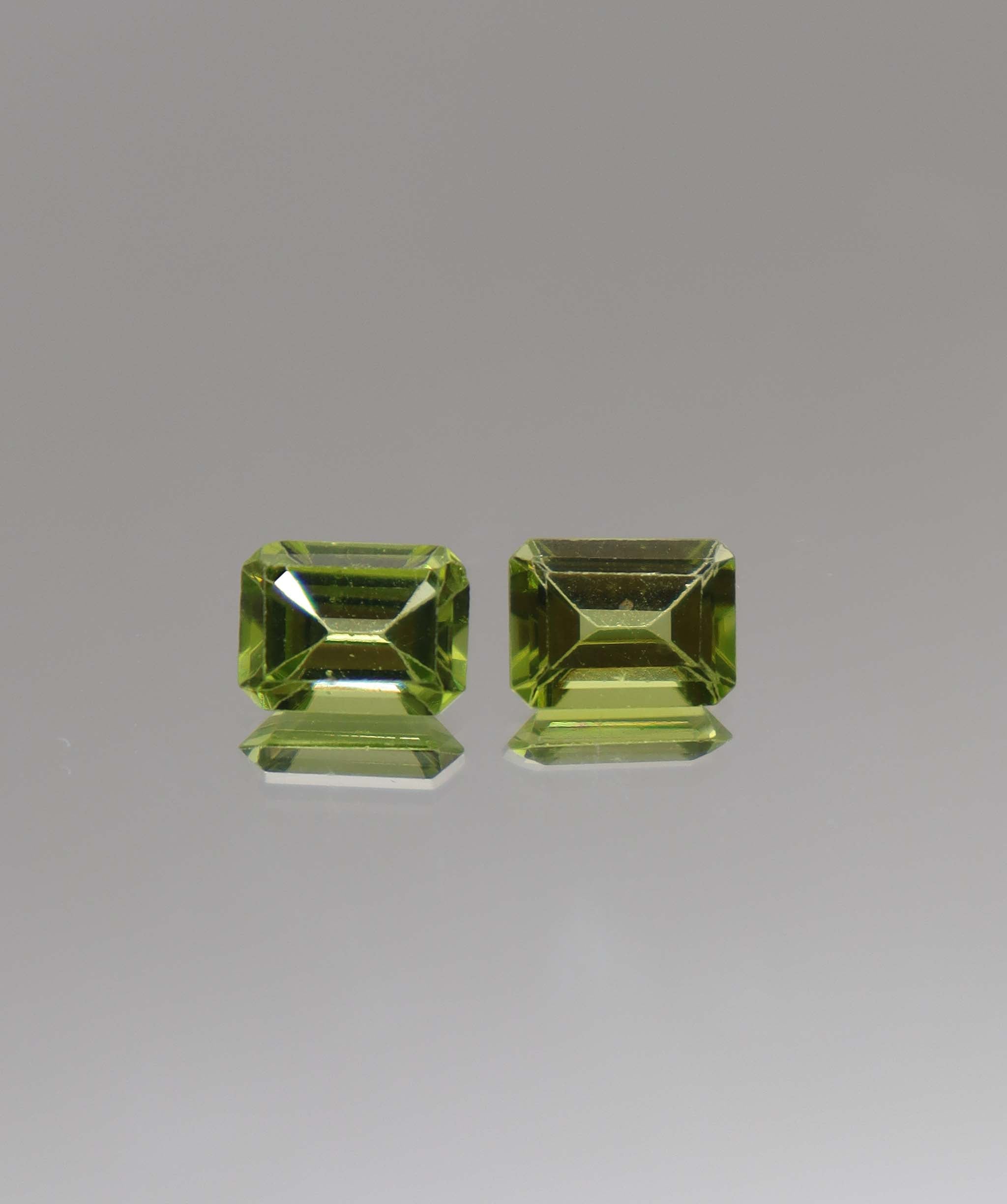 Luxury Promise 2.93ct Peridot Emerald pair DXBCS2287